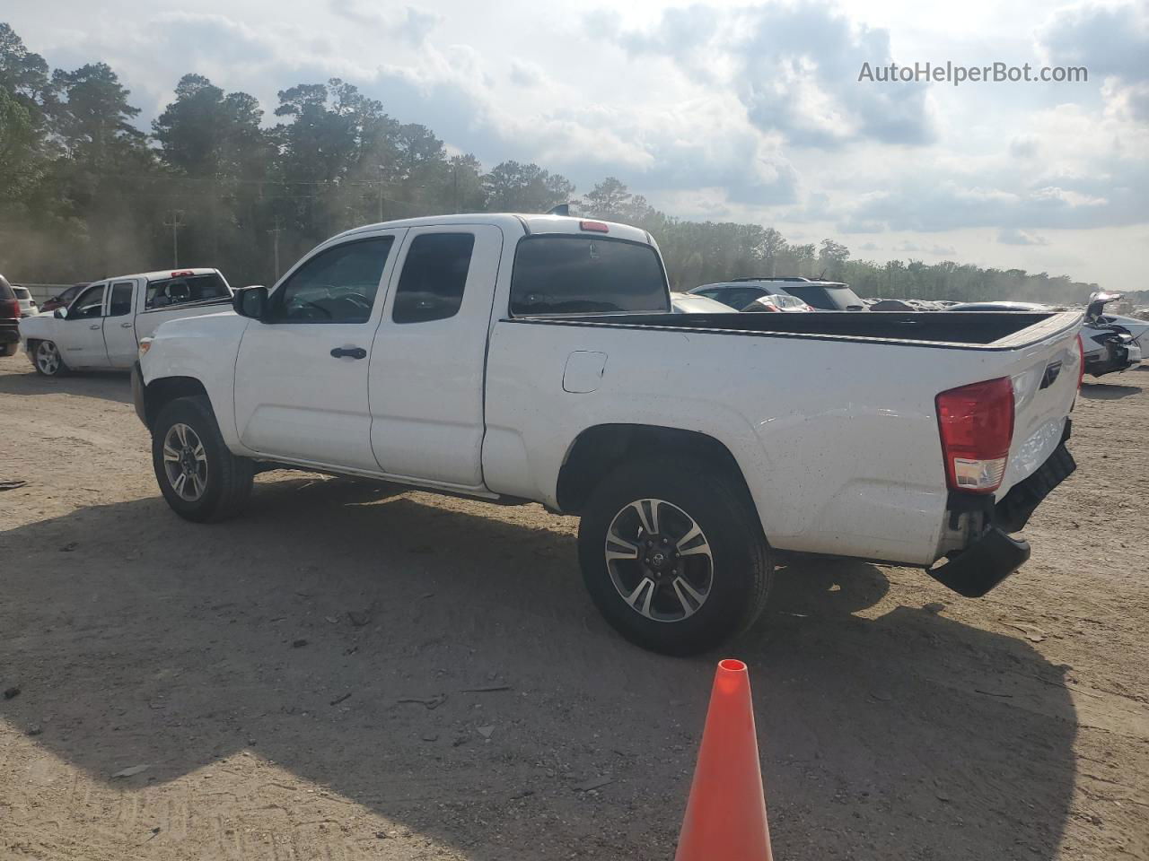 2017 Toyota Tacoma Access Cab White vin: 5TFRX5GNXHX098989