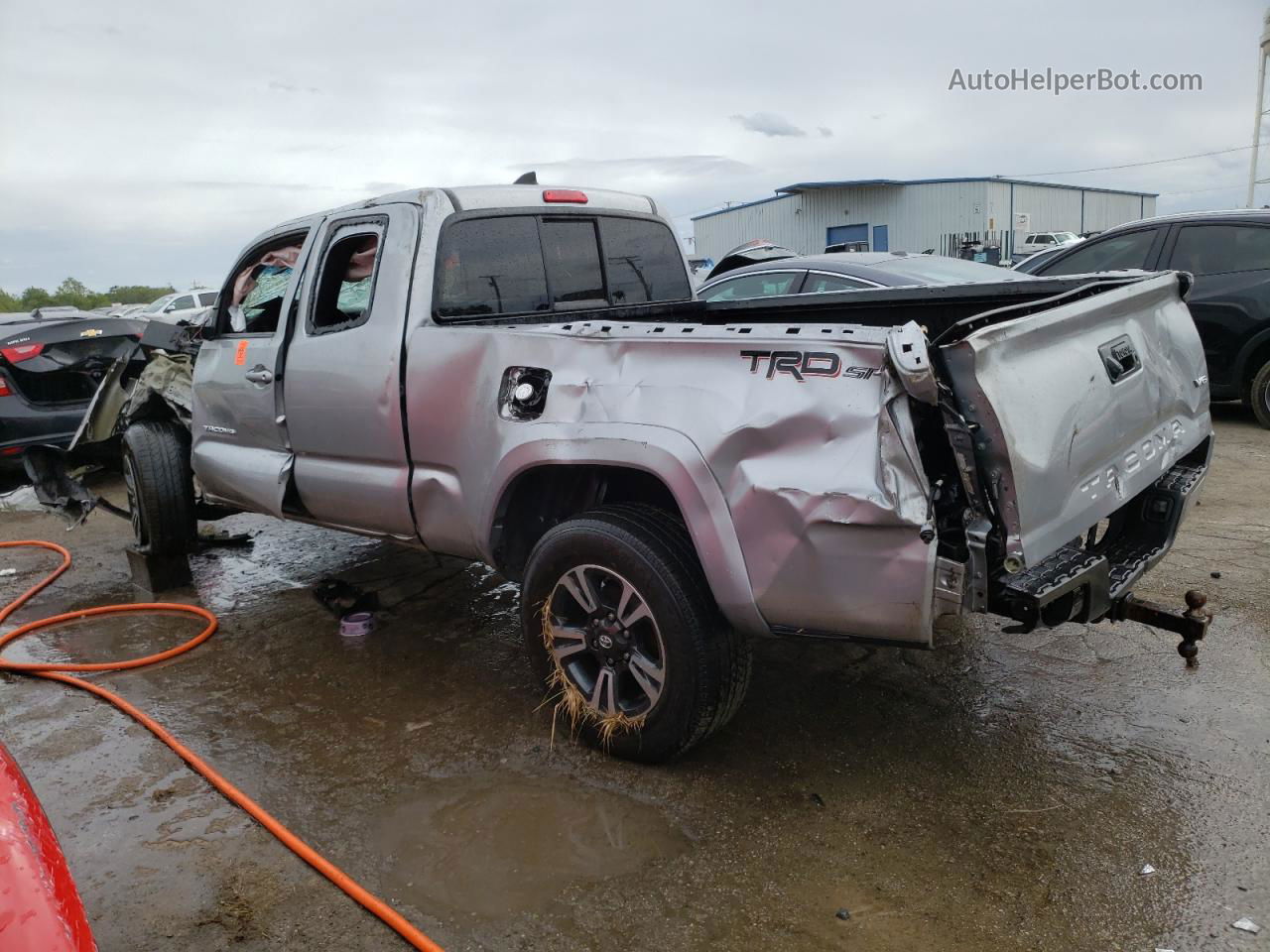 2017 Toyota Tacoma Access Cab Серебряный vin: 5TFRZ5CN4HX029621