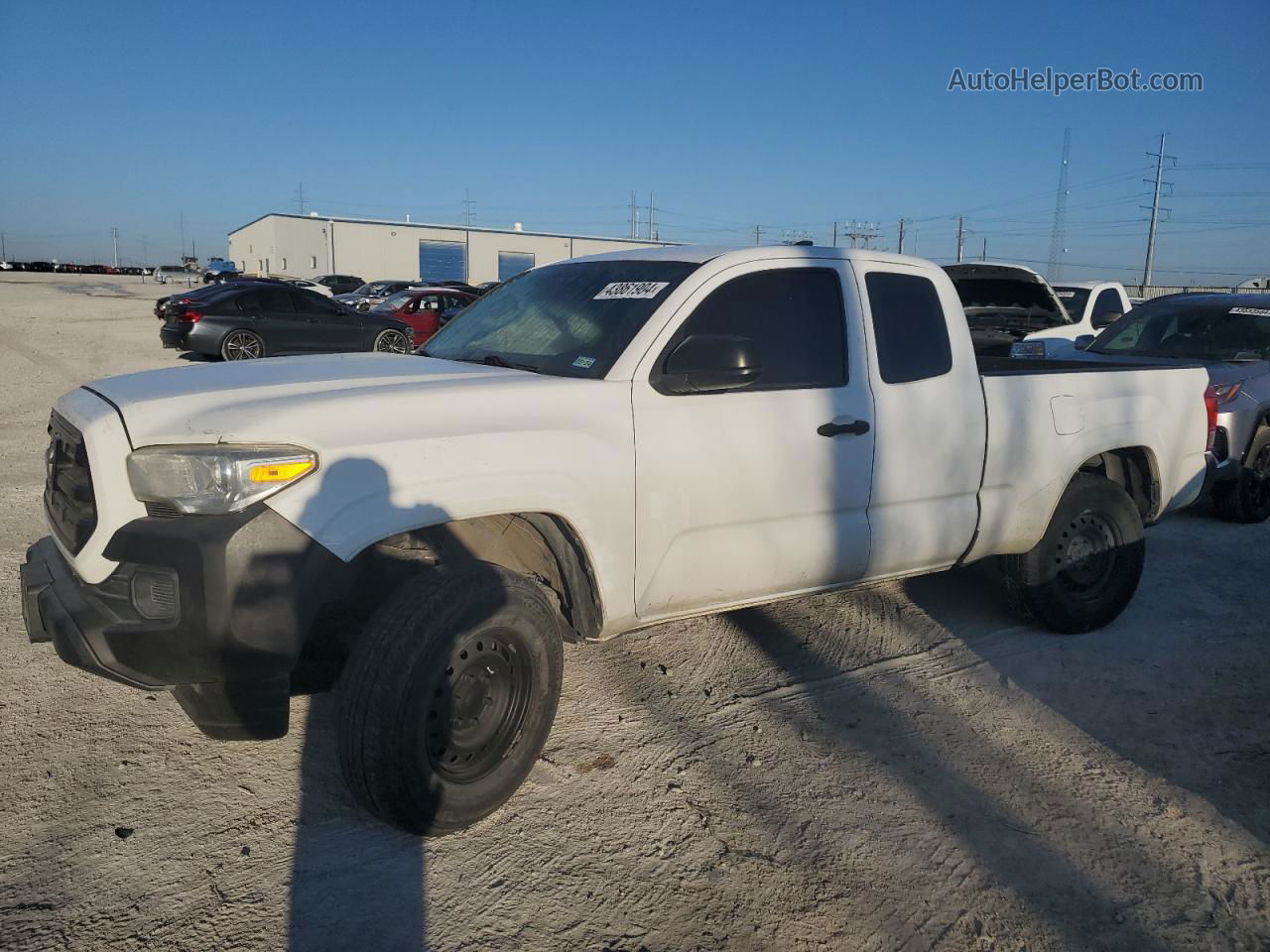 2017 Toyota Tacoma Access Cab White vin: 5TFSX5EN6HX053505