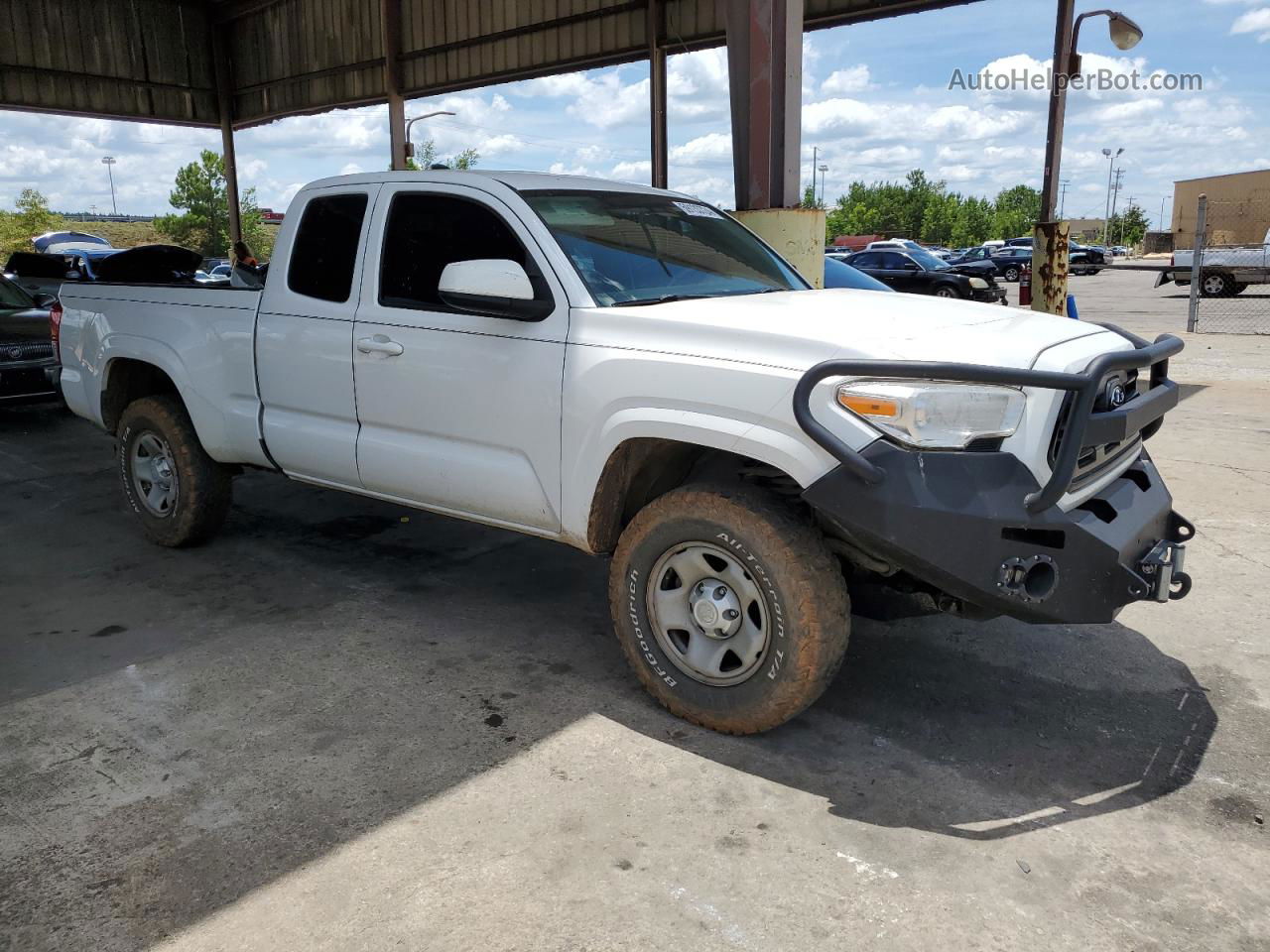 2017 Toyota Tacoma Access Cab White vin: 5TFSX5EN8HX051108