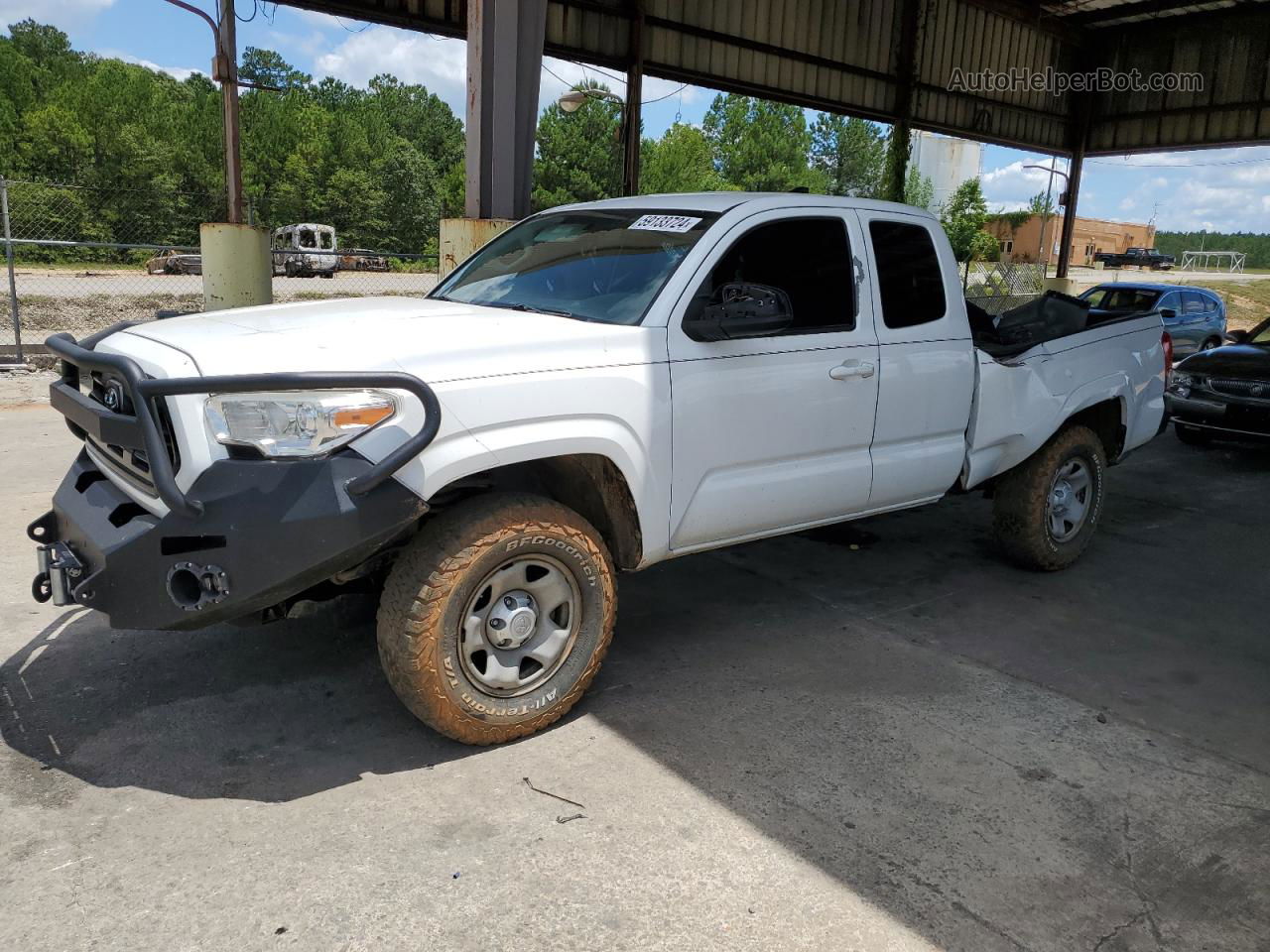 2017 Toyota Tacoma Access Cab White vin: 5TFSX5EN8HX051108