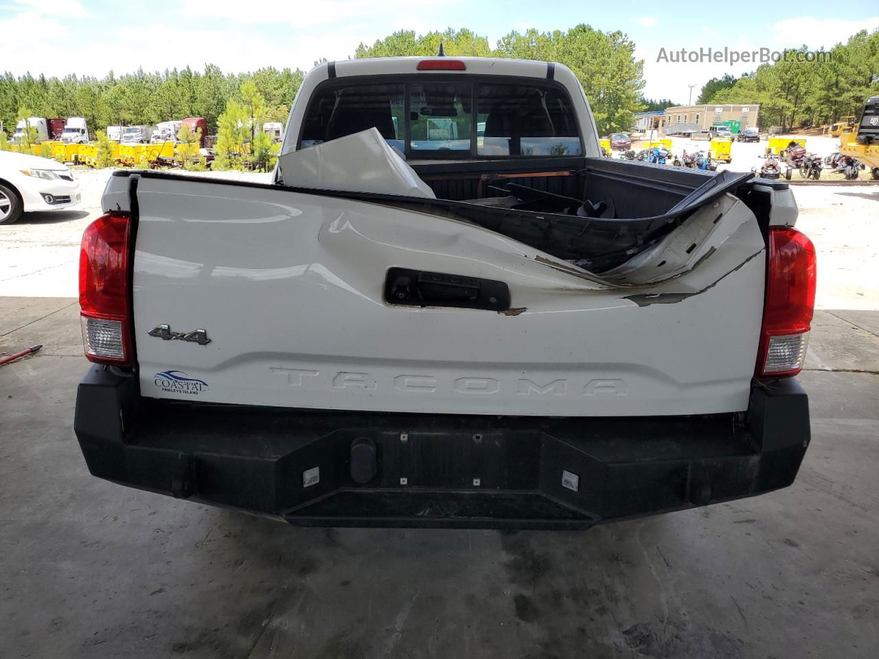 2017 Toyota Tacoma Access Cab White vin: 5TFSX5EN8HX051108