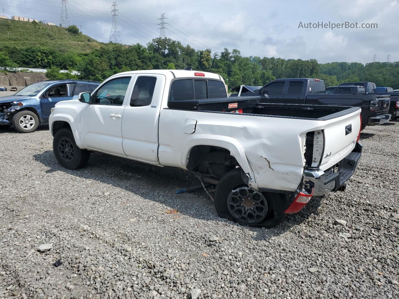 2017 Toyota Tacoma Access Cab White vin: 5TFSZ5AN4HX085112