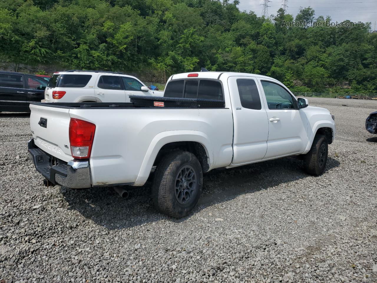 2017 Toyota Tacoma Access Cab White vin: 5TFSZ5AN4HX085112