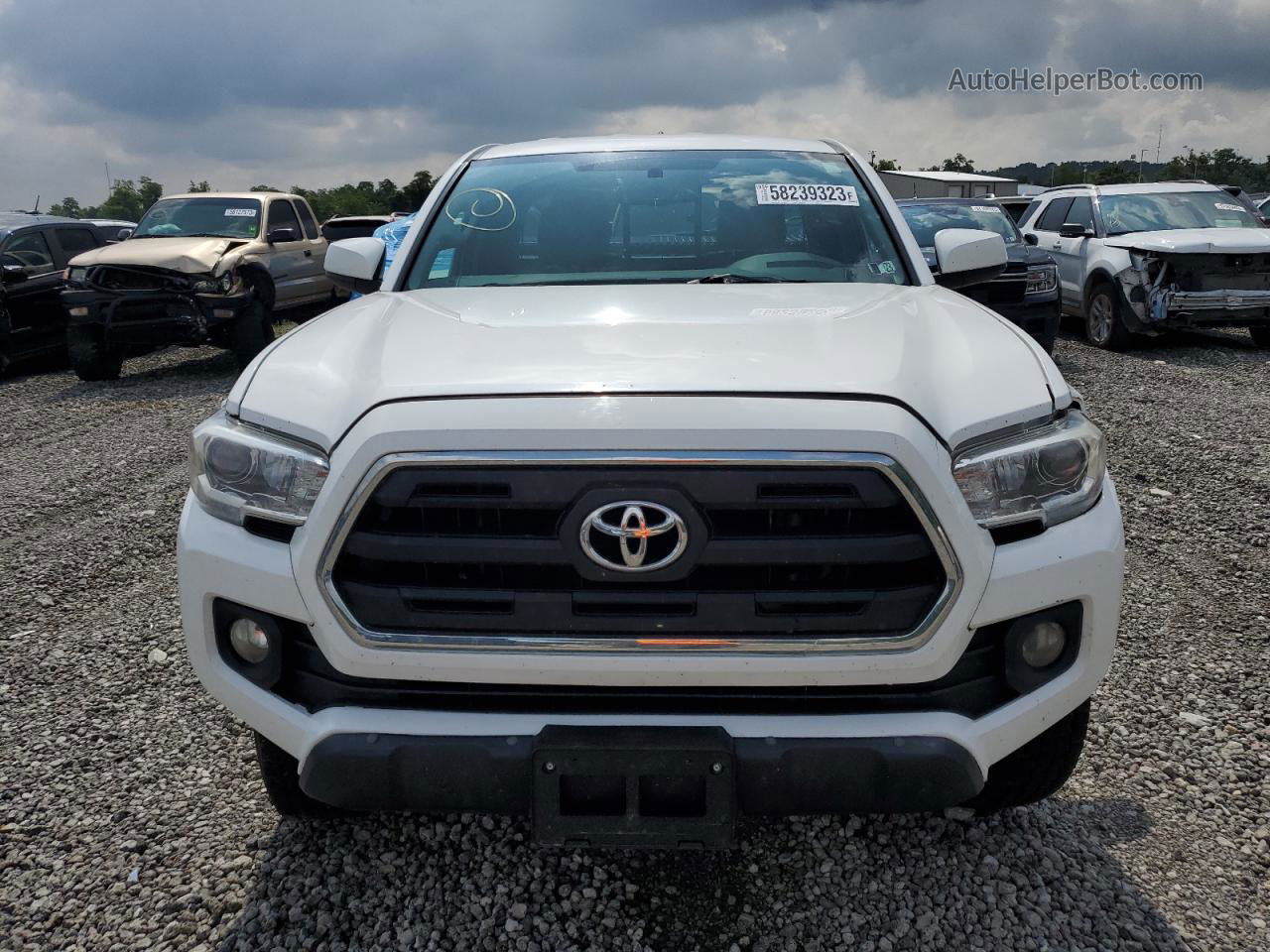 2017 Toyota Tacoma Access Cab White vin: 5TFSZ5AN4HX085112