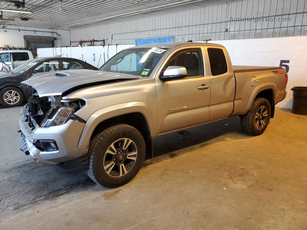 2017 Toyota Tacoma Access Cab Серебряный vin: 5TFSZ5AN5HX051423