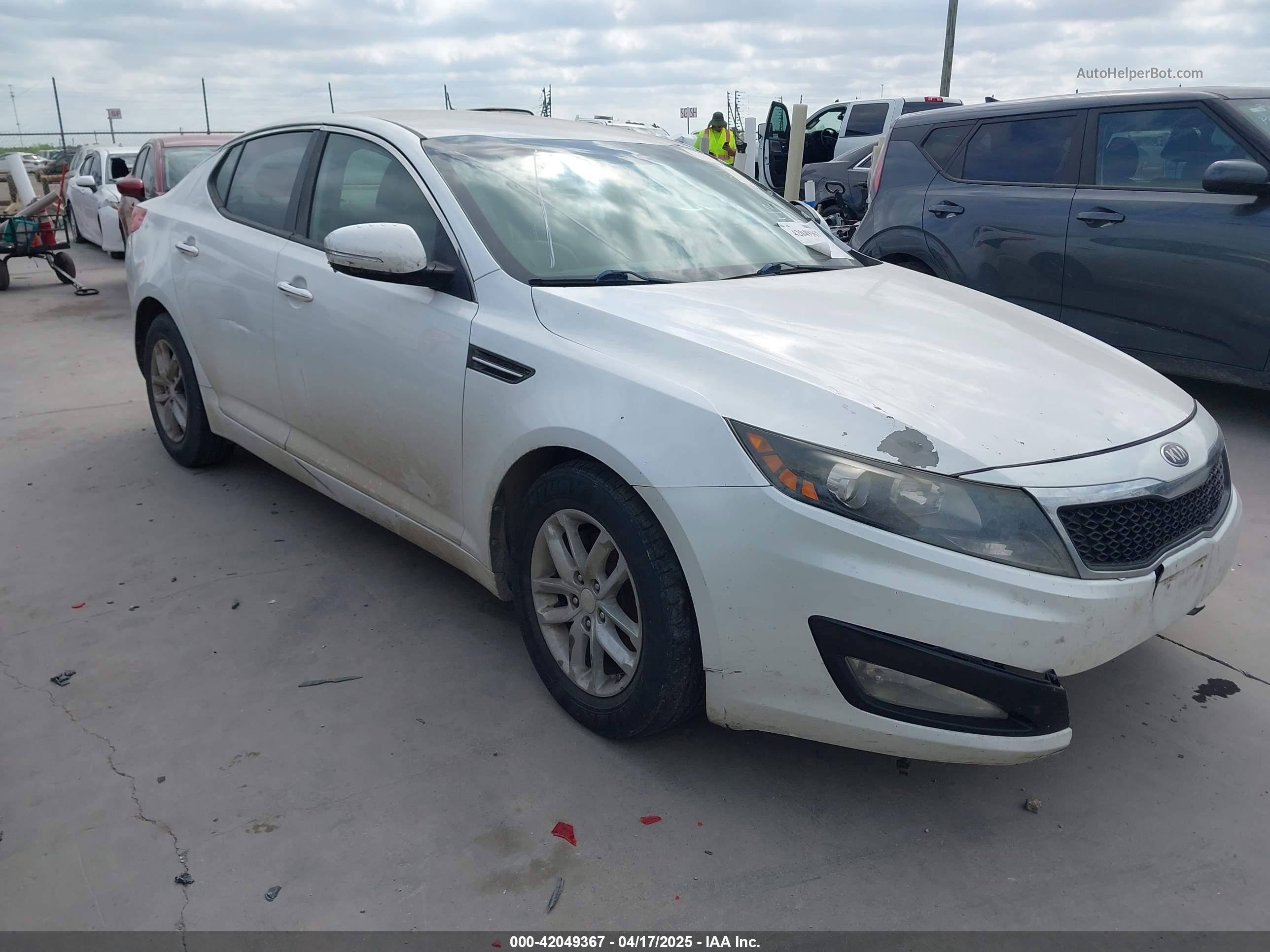 2013 Kia Optima Lx White vin: 5XXGM4A74DG142720
