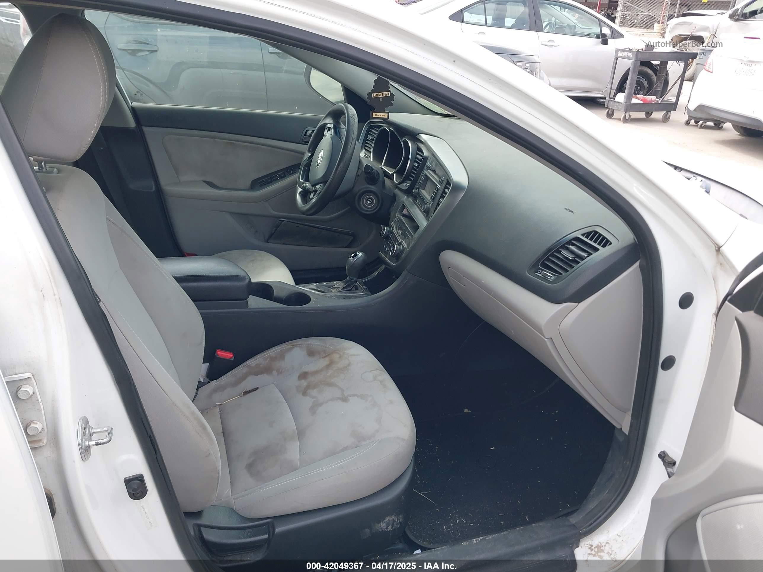 2013 Kia Optima Lx White vin: 5XXGM4A74DG142720