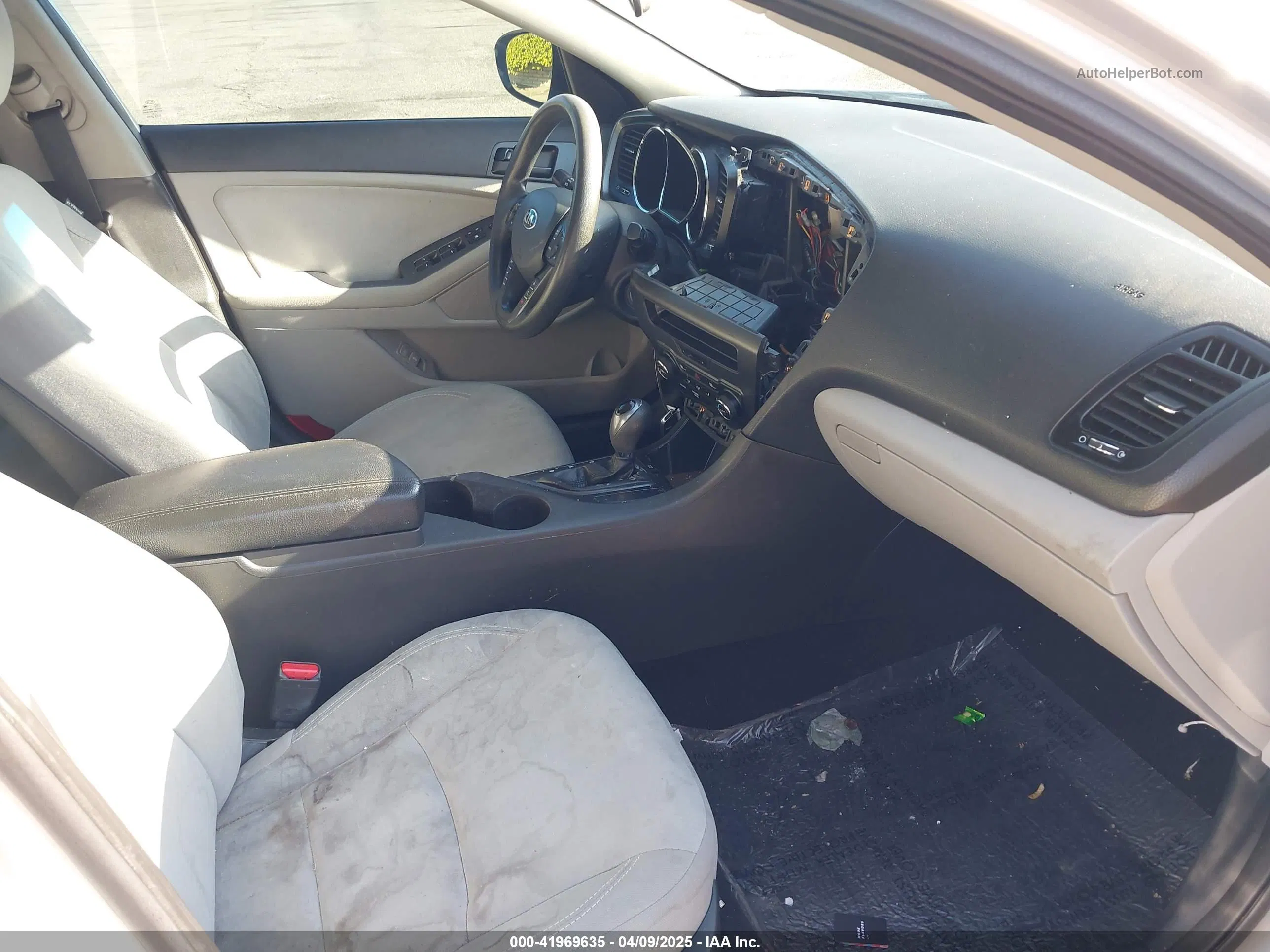 2013 Kia Optima Lx Серебряный vin: 5XXGM4A75DG198827