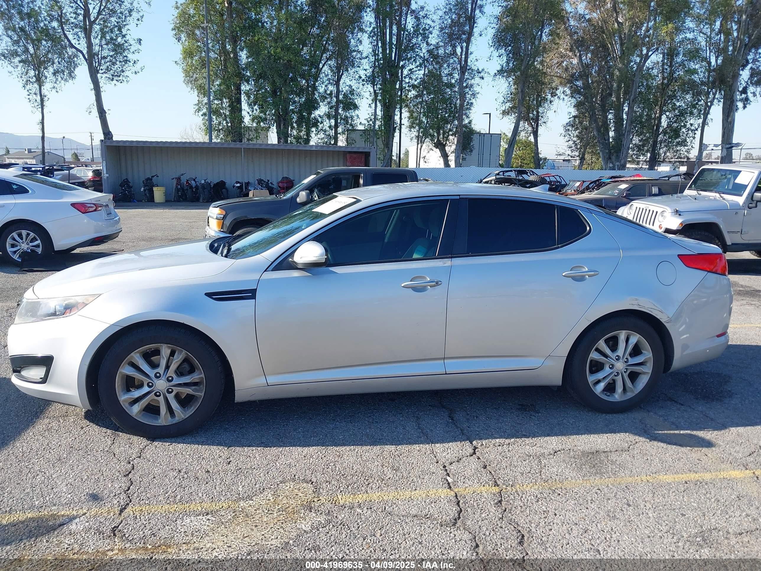 2013 Kia Optima Lx Серебряный vin: 5XXGM4A75DG198827
