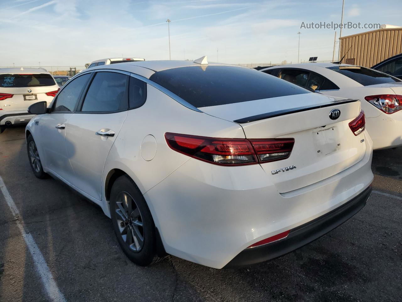 2017 Kia Optima Lx White vin: 5XXGT4L10HG143106