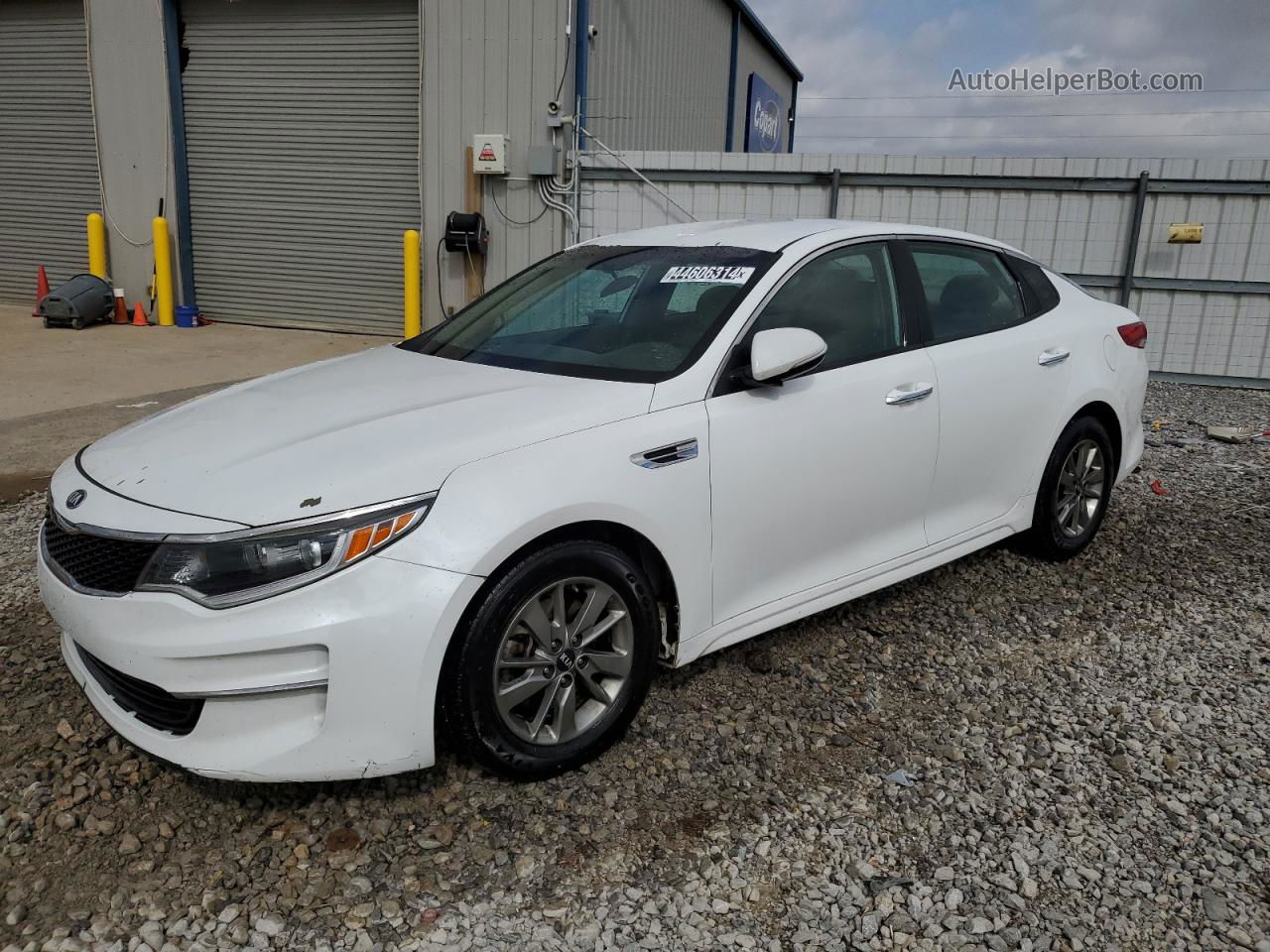 2016 Kia Optima Lx White vin: 5XXGT4L12GG030773