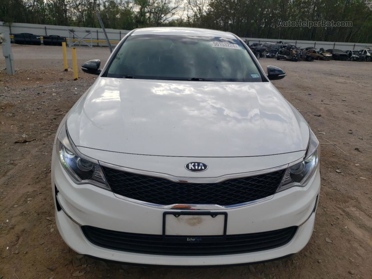 2017 Kia Optima Lx Белый vin: 5XXGT4L15HG175307