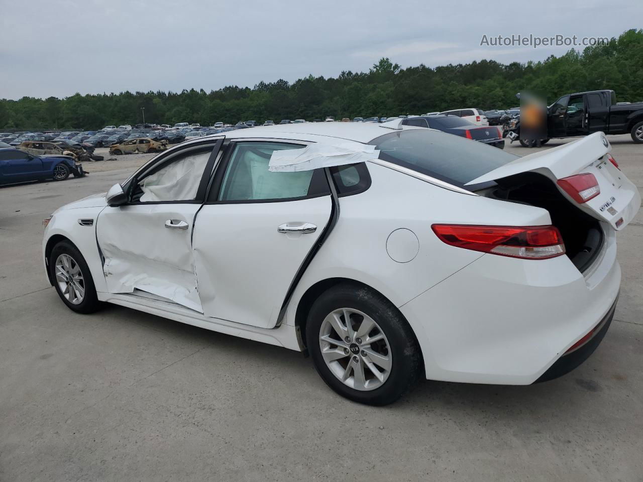 2017 Kia Optima Lx Белый vin: 5XXGT4L30HG158142