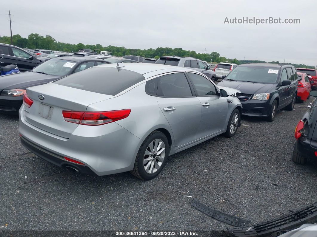 2017 Kia Optima Lx Серебряный vin: 5XXGT4L30HG173496