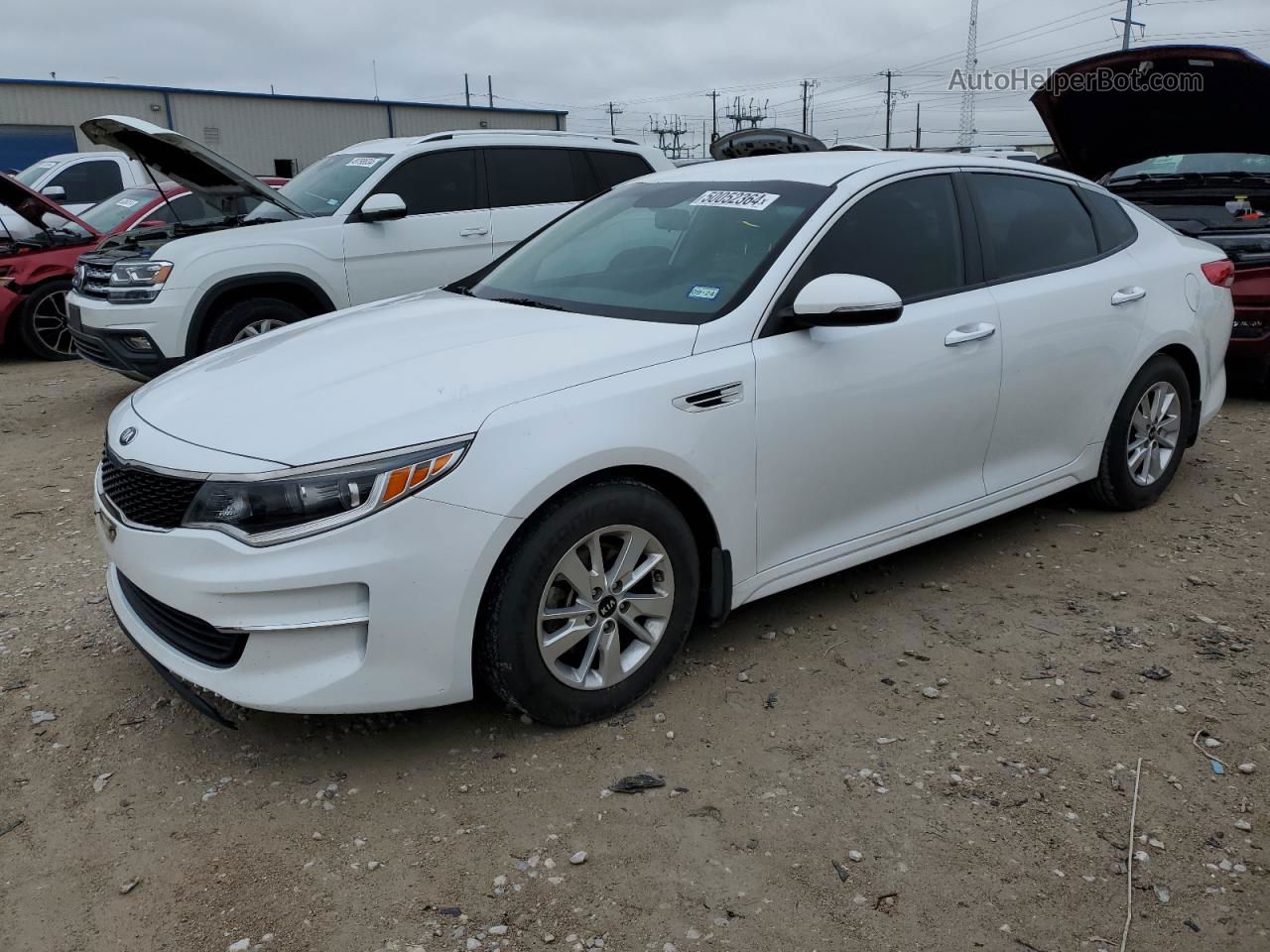 2018 Kia Optima Lx White vin: 5XXGT4L30JG201321