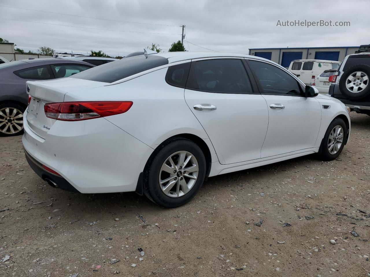 2018 Kia Optima Lx White vin: 5XXGT4L30JG201321