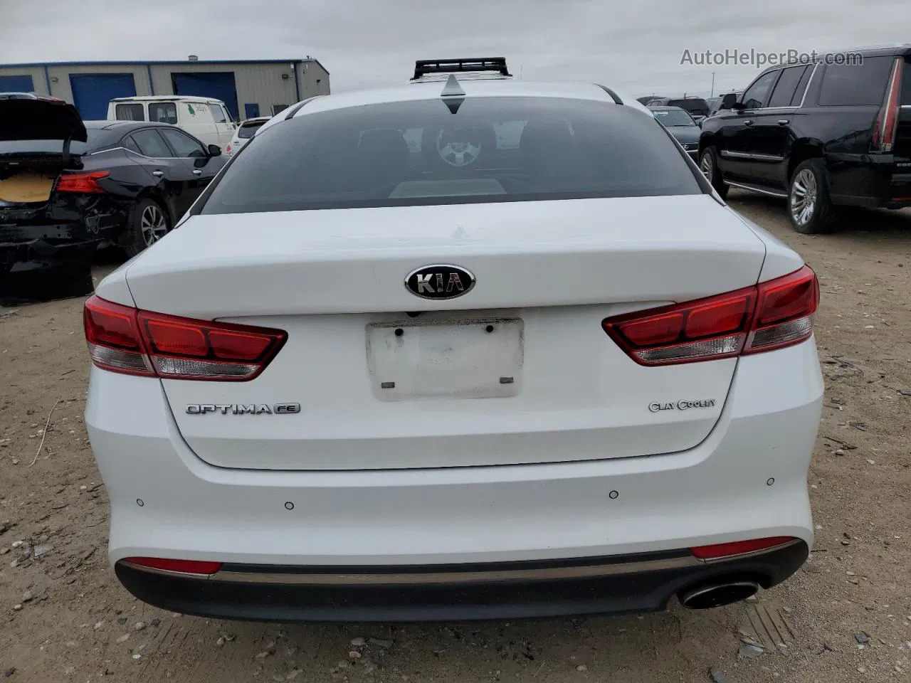 2018 Kia Optima Lx White vin: 5XXGT4L30JG201321