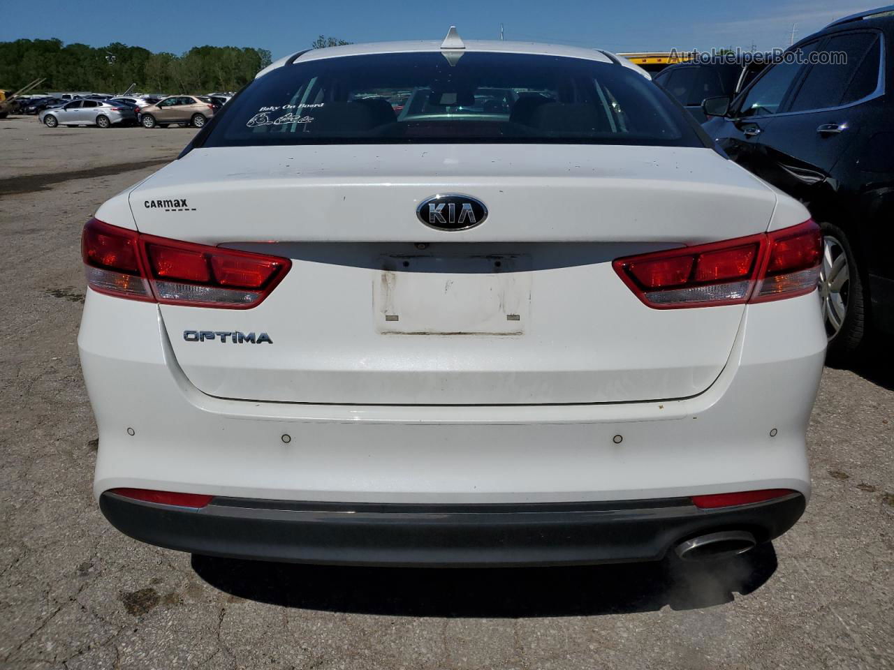 2018 Kia Optima Lx White vin: 5XXGT4L30JG271885