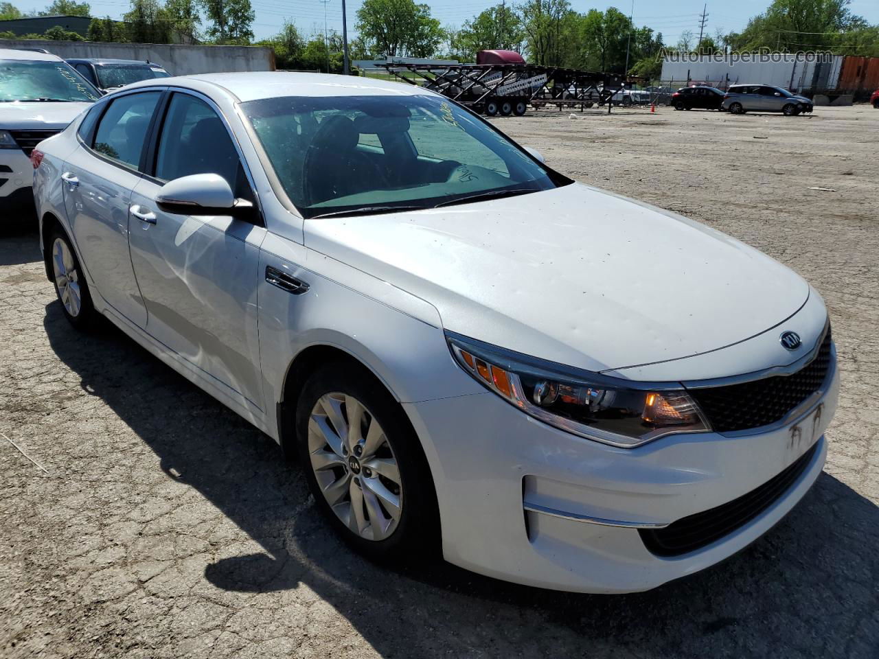 2018 Kia Optima Lx White vin: 5XXGT4L30JG271885