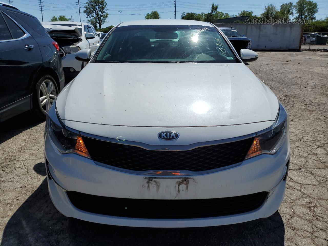 2018 Kia Optima Lx White vin: 5XXGT4L30JG271885