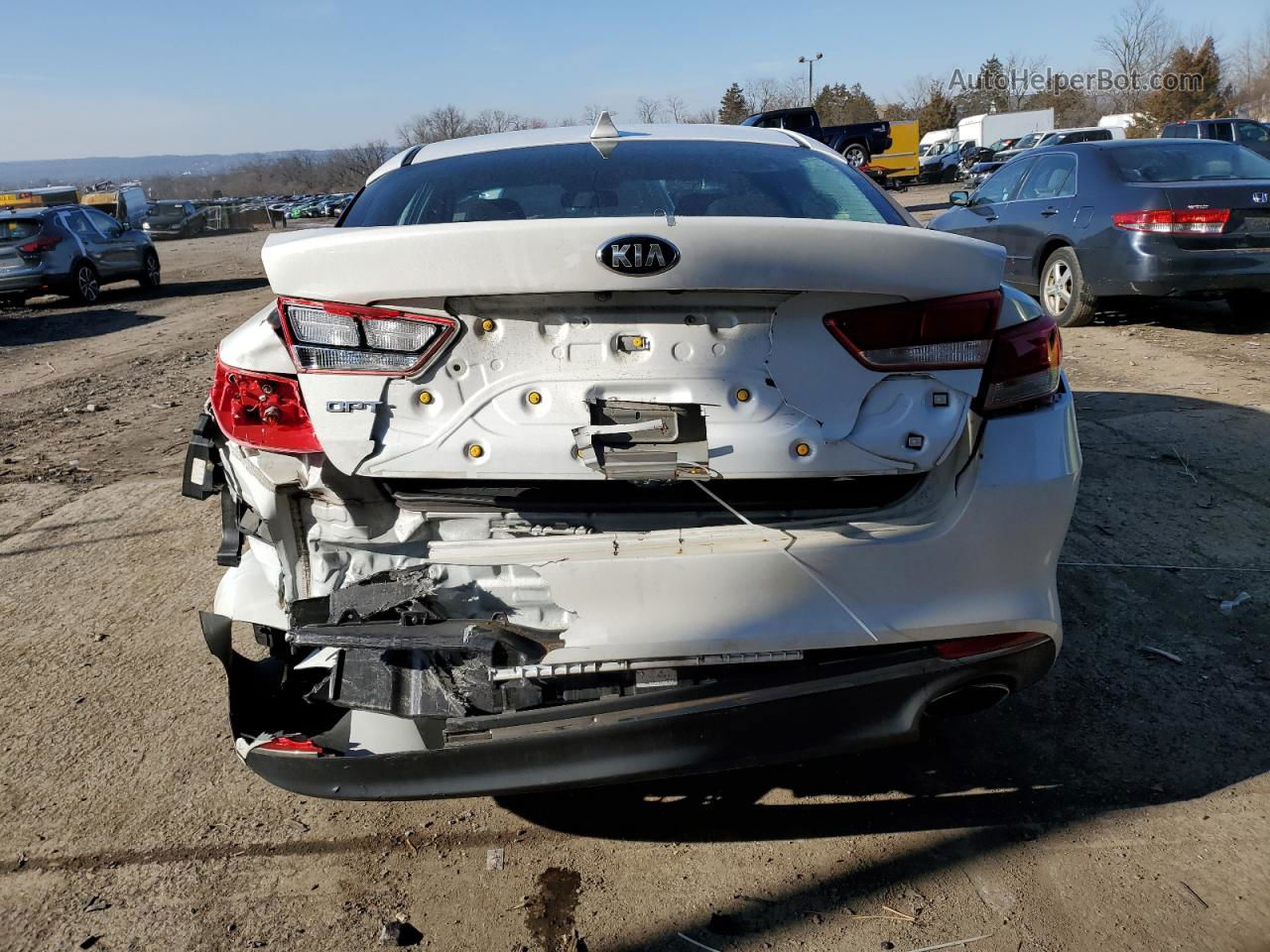 2017 Kia Optima Lx Белый vin: 5XXGT4L31HG154472