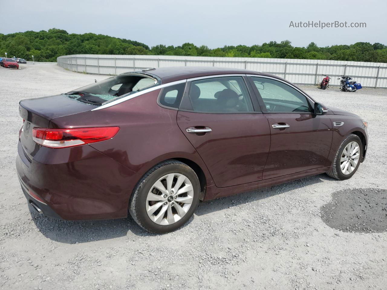 2017 Kia Optima Lx Бордовый vin: 5XXGT4L31HG162104