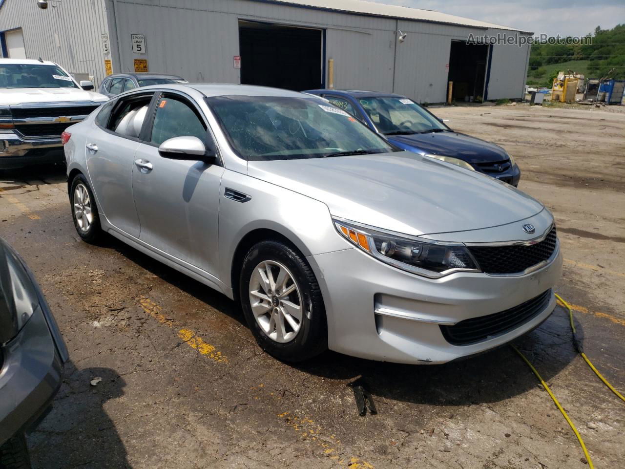 2018 Kia Optima Lx Silver vin: 5XXGT4L31JG186375