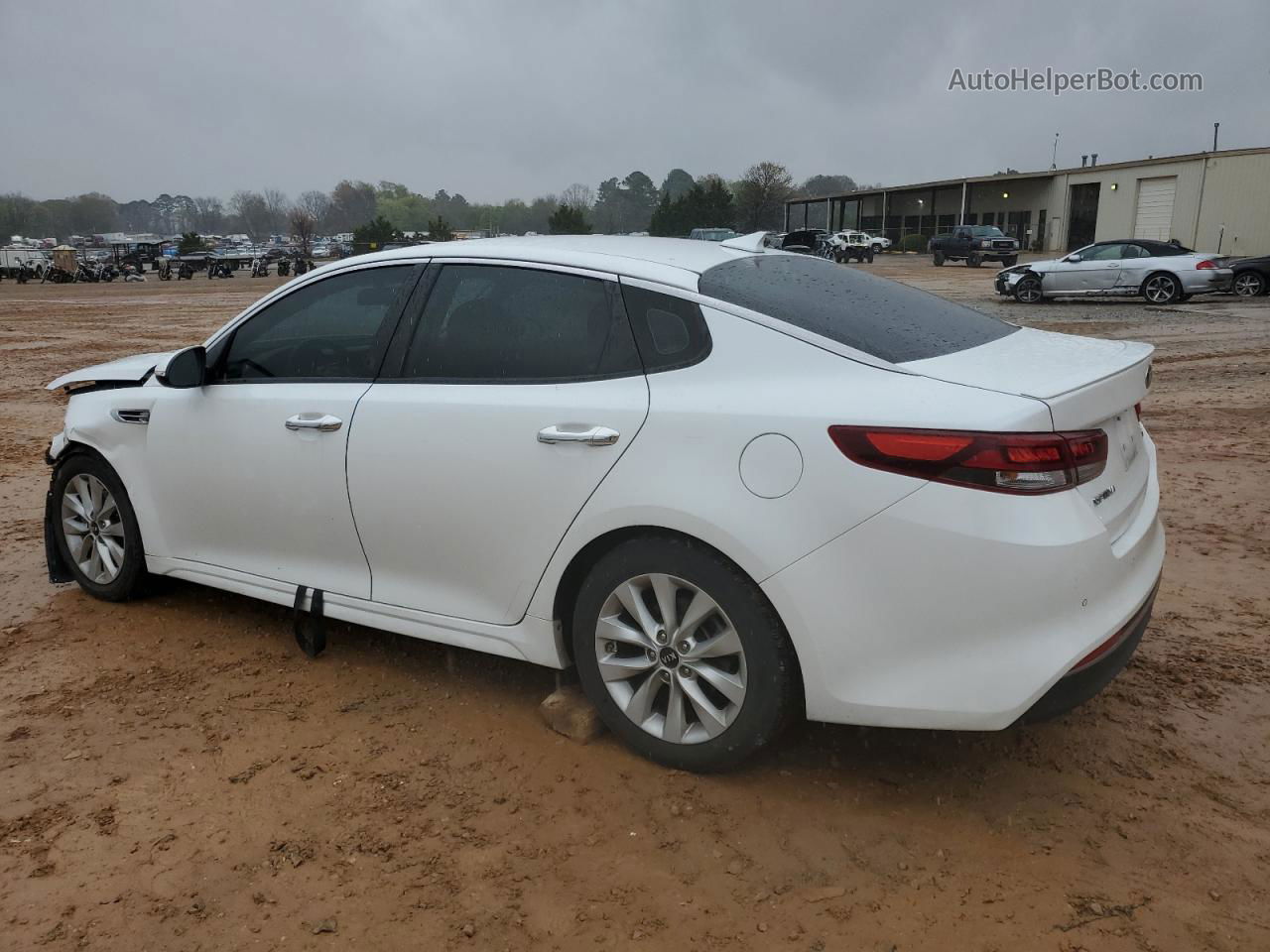 2018 Kia Optima Lx White vin: 5XXGT4L31JG198154