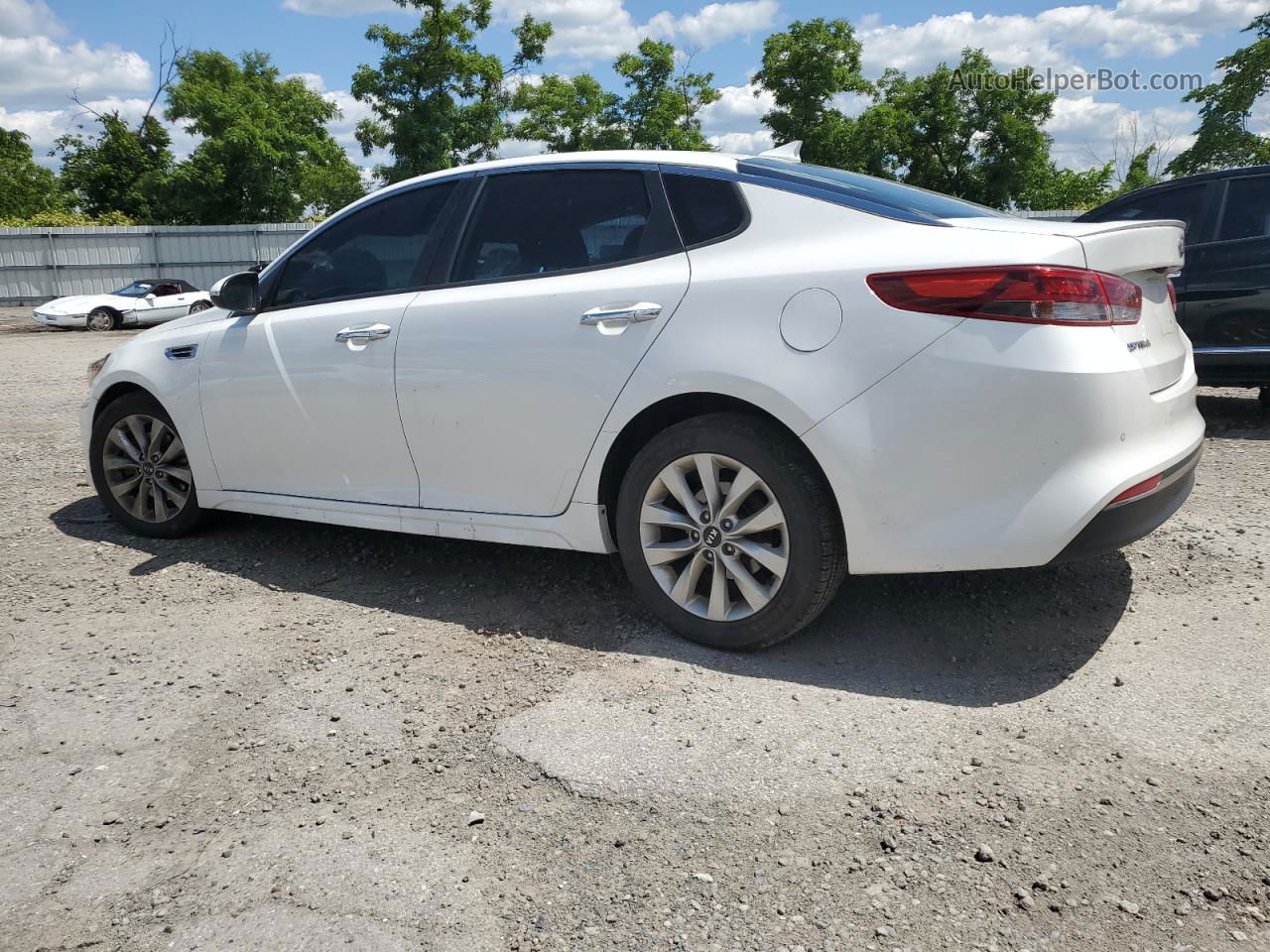 2018 Kia Optima Lx White vin: 5XXGT4L31JG212201