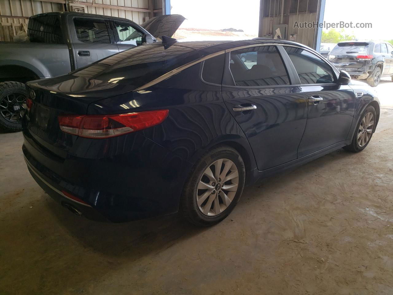 2018 Kia Optima Lx Синий vin: 5XXGT4L31JG270177