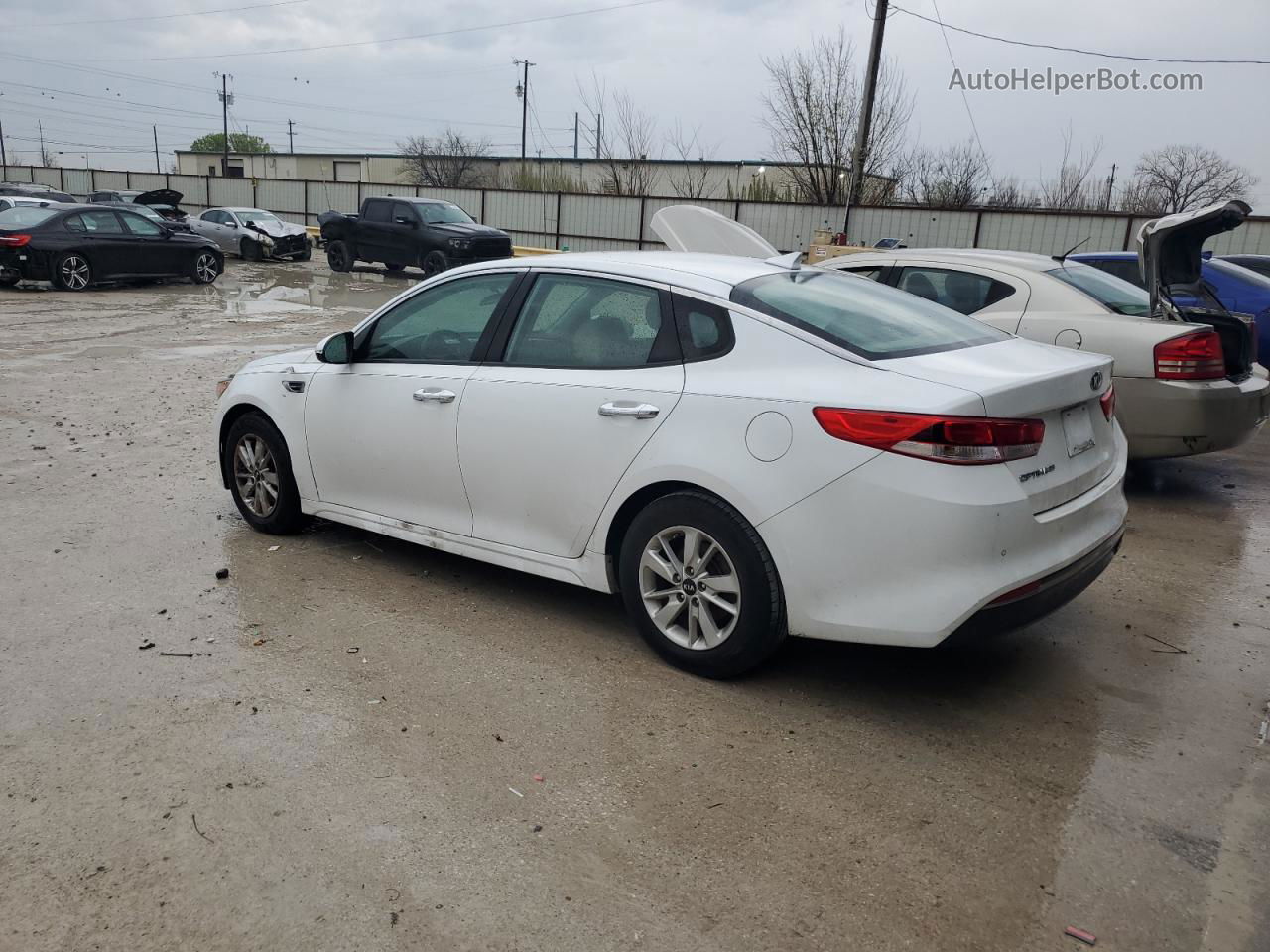 2018 Kia Optima Lx White vin: 5XXGT4L32JG228522