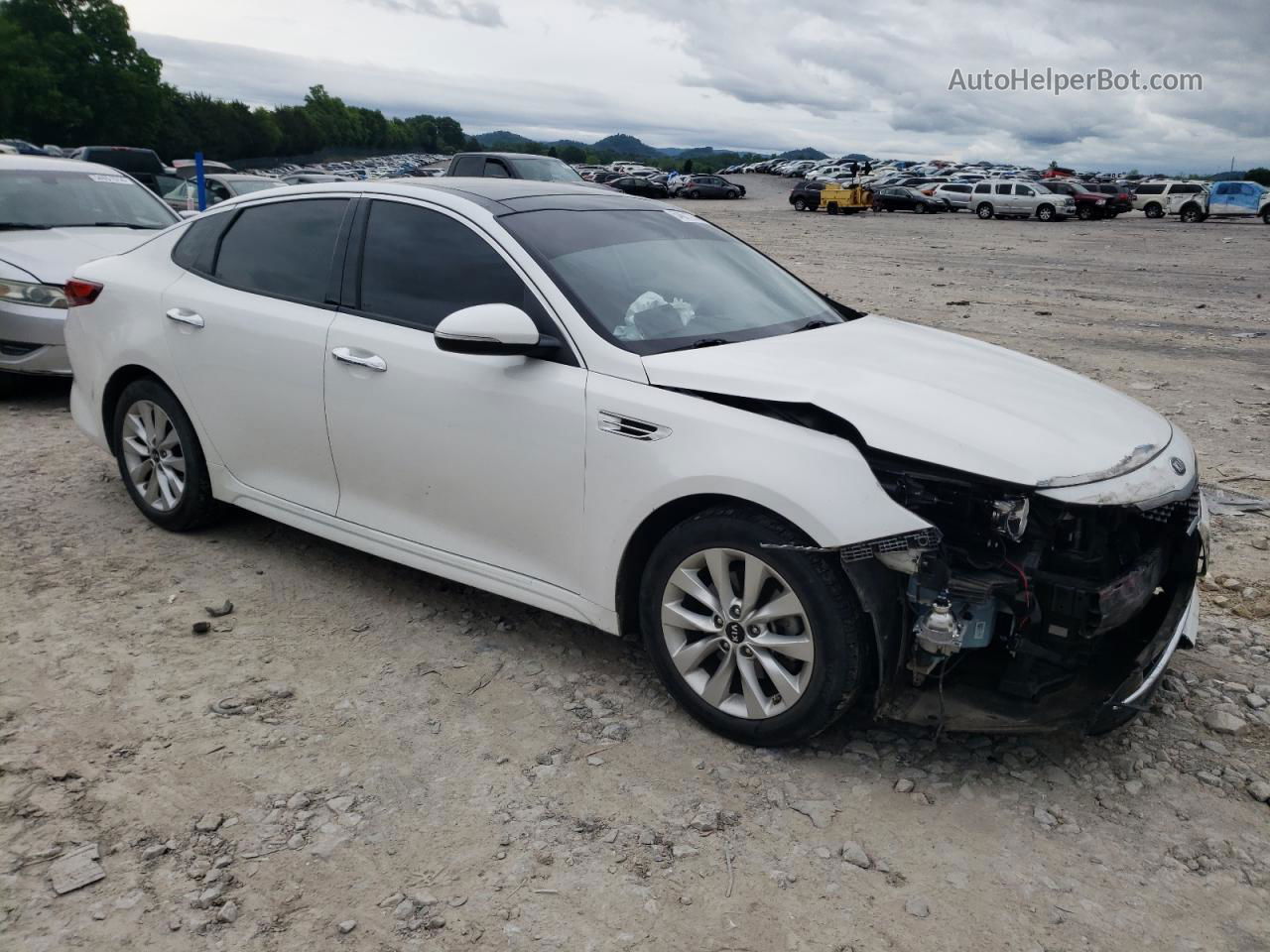 2018 Kia Optima Lx White vin: 5XXGT4L32JG241688