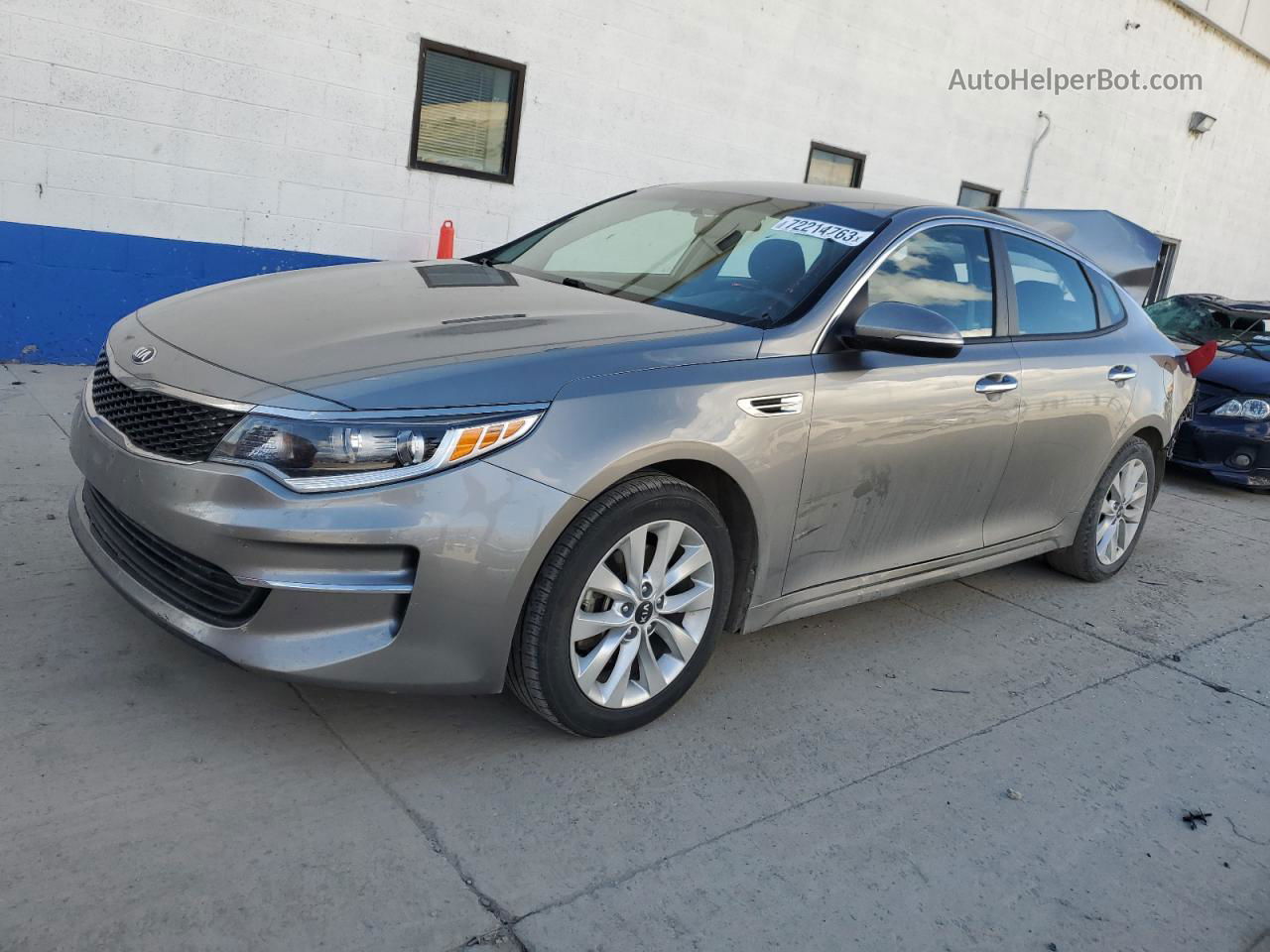 2018 Kia Optima Lx Серый vin: 5XXGT4L32JG269989