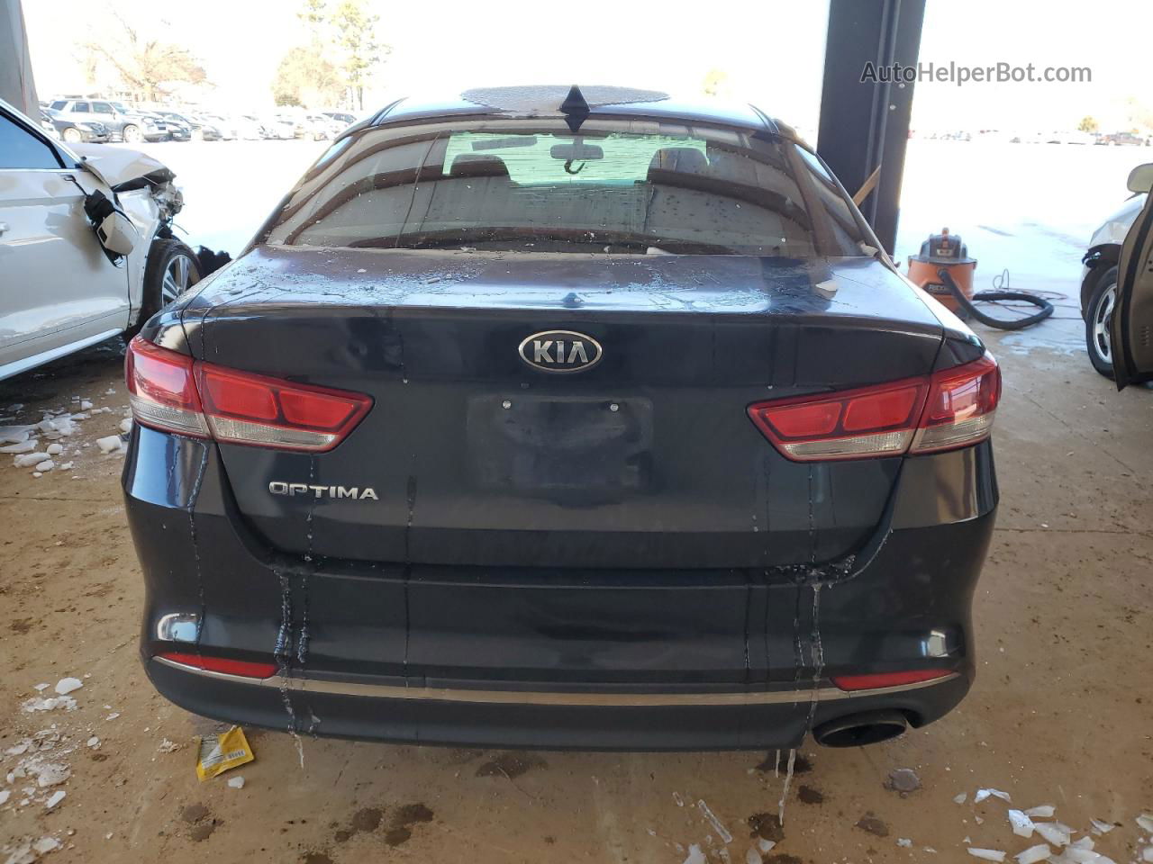 2017 Kia Optima Lx Black vin: 5XXGT4L33HG161892