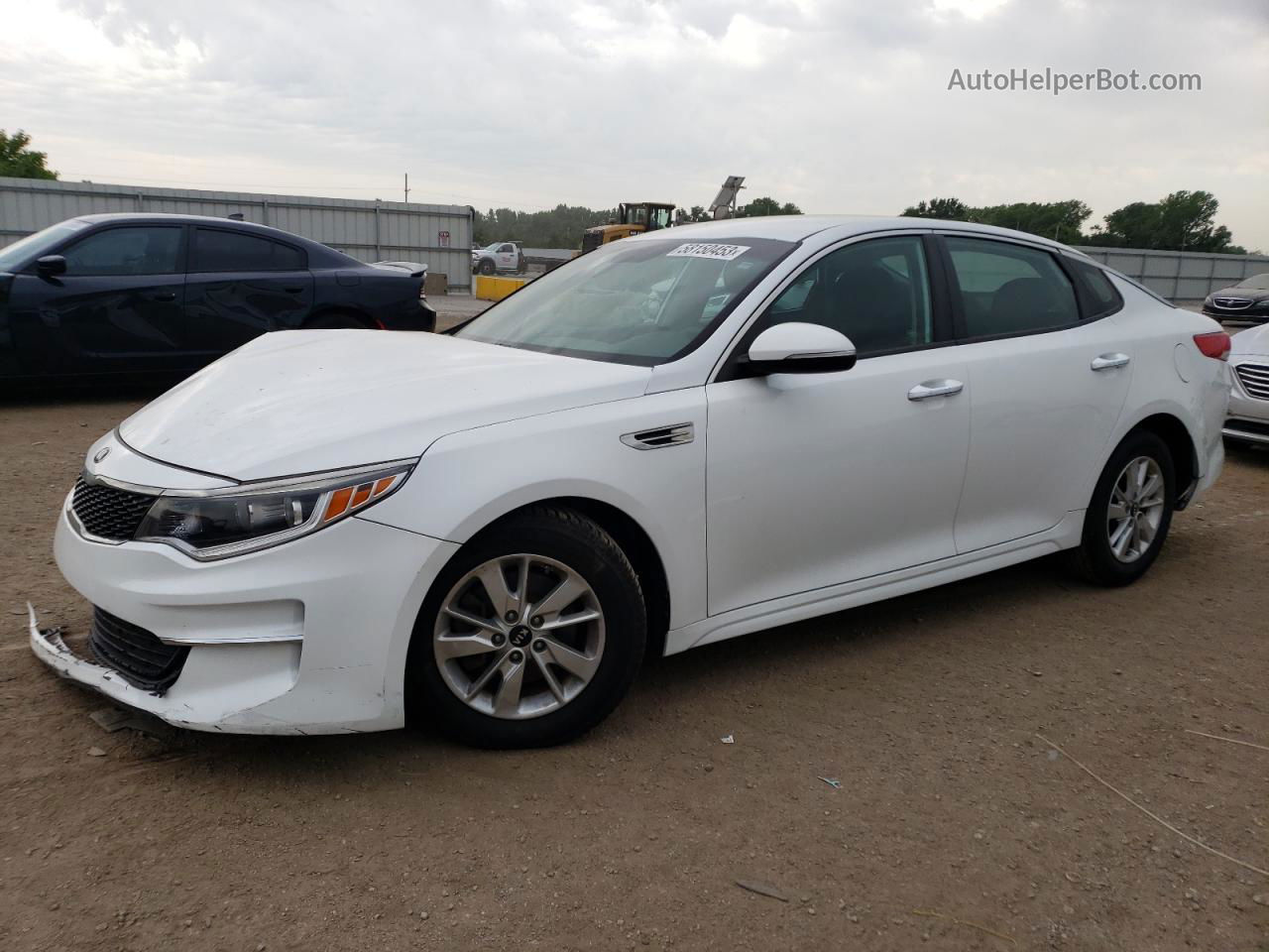 2018 Kia Optima Lx Белый vin: 5XXGT4L33JG193070