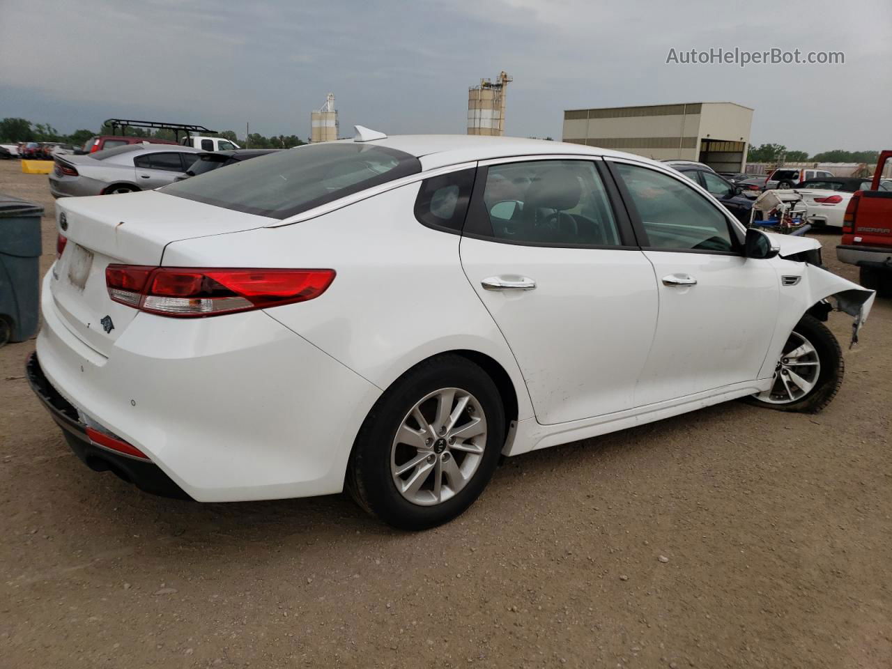 2018 Kia Optima Lx White vin: 5XXGT4L33JG193070