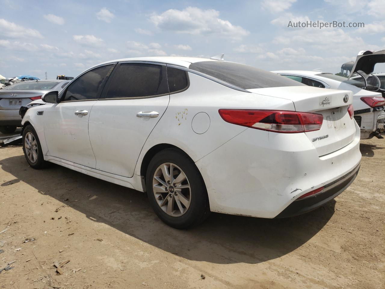 2018 Kia Optima Lx White vin: 5XXGT4L33JG222048