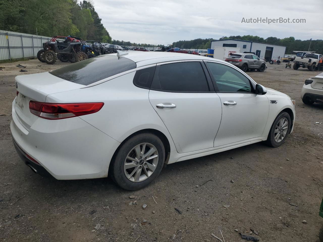 2018 Kia Optima Lx White vin: 5XXGT4L33JG235527