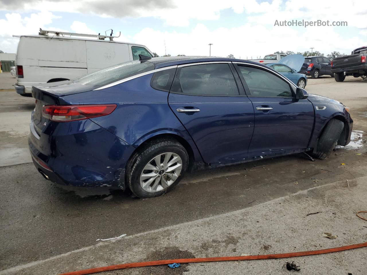 2018 Kia Optima Lx Blue vin: 5XXGT4L33JG241327