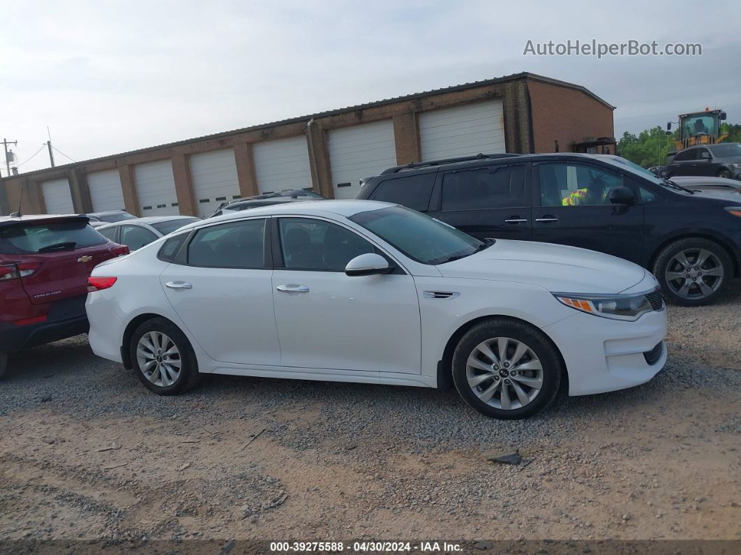 2018 Kia Optima Lx White vin: 5XXGT4L33JG255163