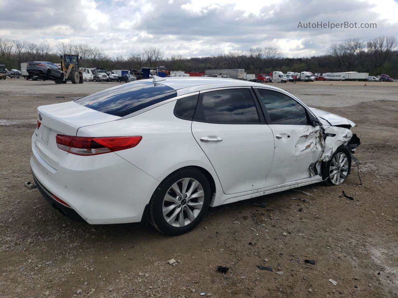 2018 Kia Optima Lx White vin: 5XXGT4L33JG261366