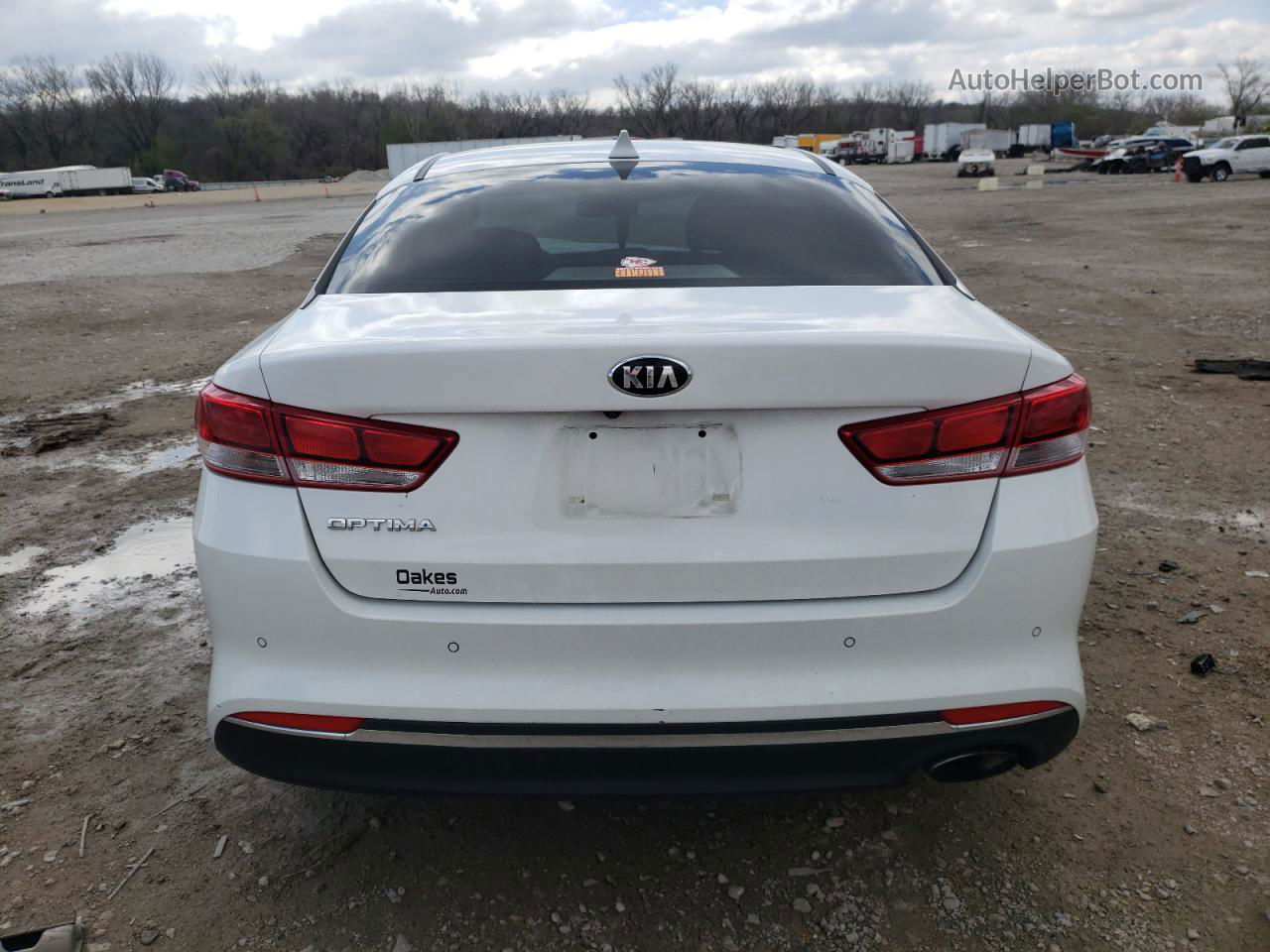 2018 Kia Optima Lx White vin: 5XXGT4L33JG261366