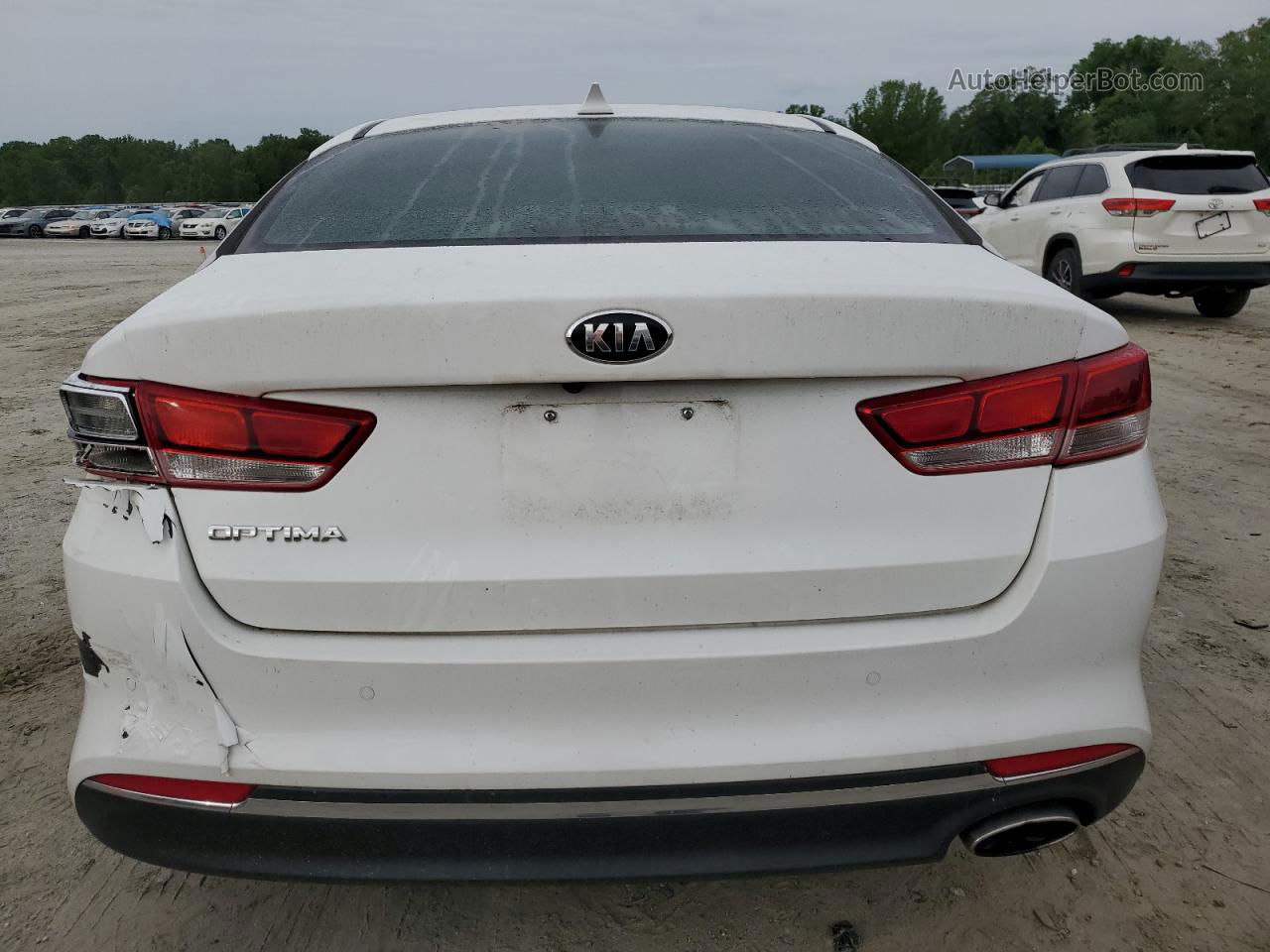 2018 Kia Optima Lx White vin: 5XXGT4L33JG271010