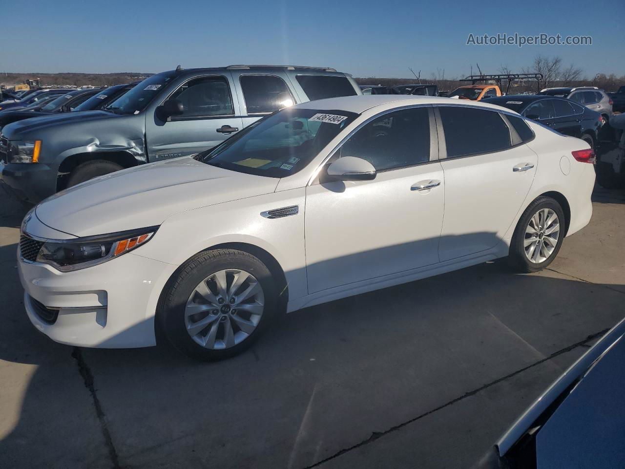 2017 Kia Optima Lx White vin: 5XXGT4L34HG147967