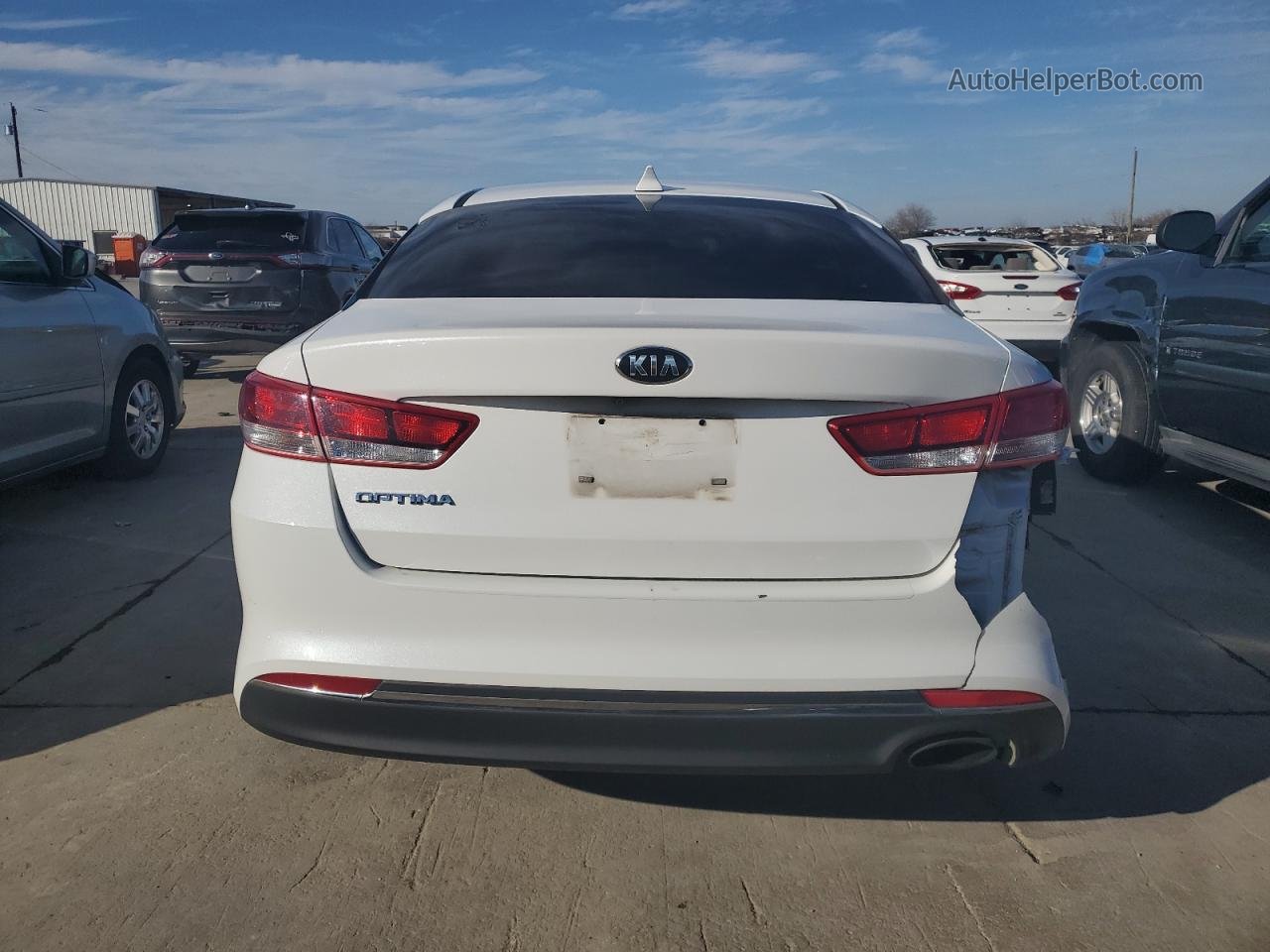 2017 Kia Optima Lx White vin: 5XXGT4L34HG147967