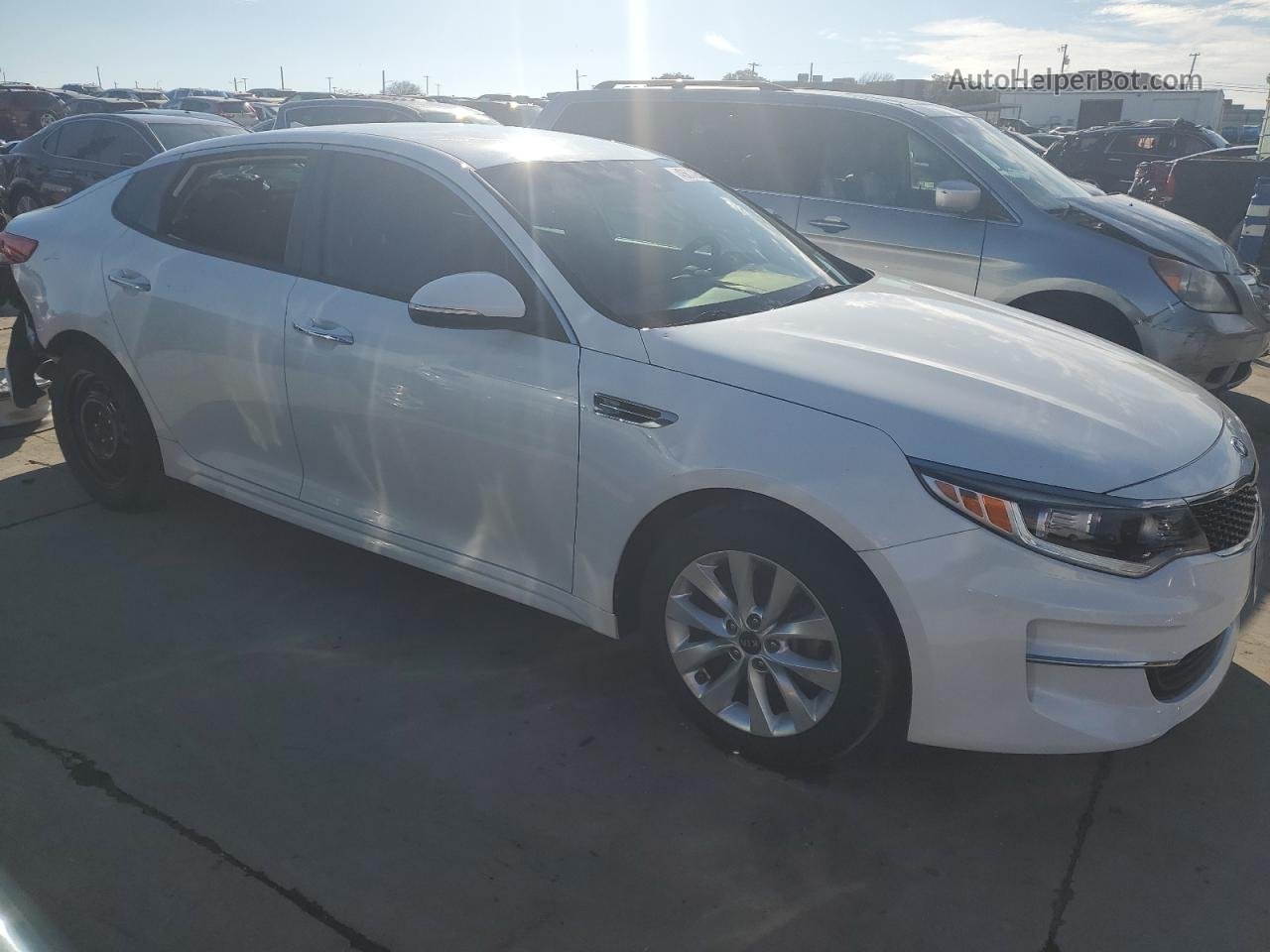 2017 Kia Optima Lx White vin: 5XXGT4L34HG147967