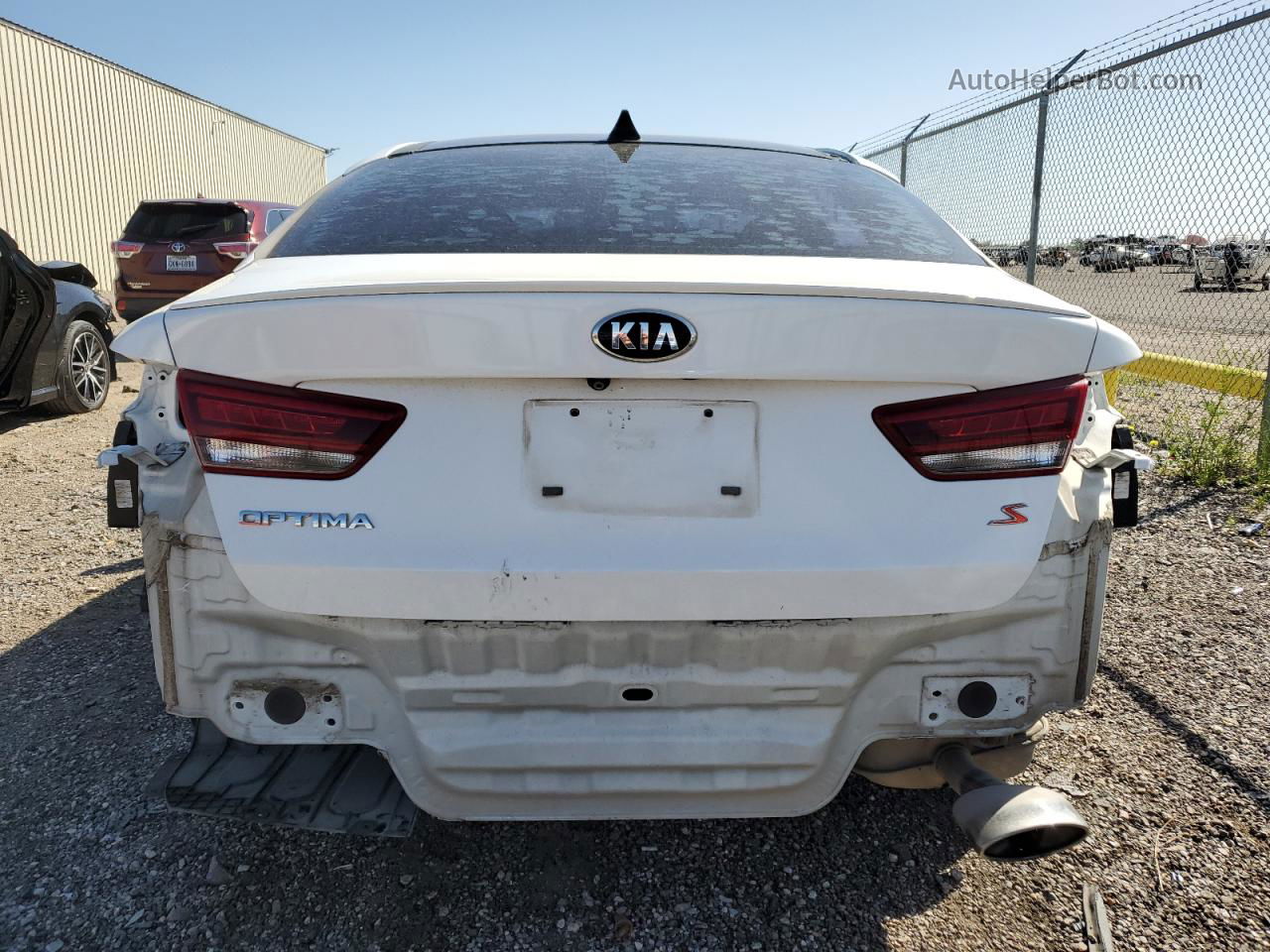 2018 Kia Optima Lx White vin: 5XXGT4L34JG243975