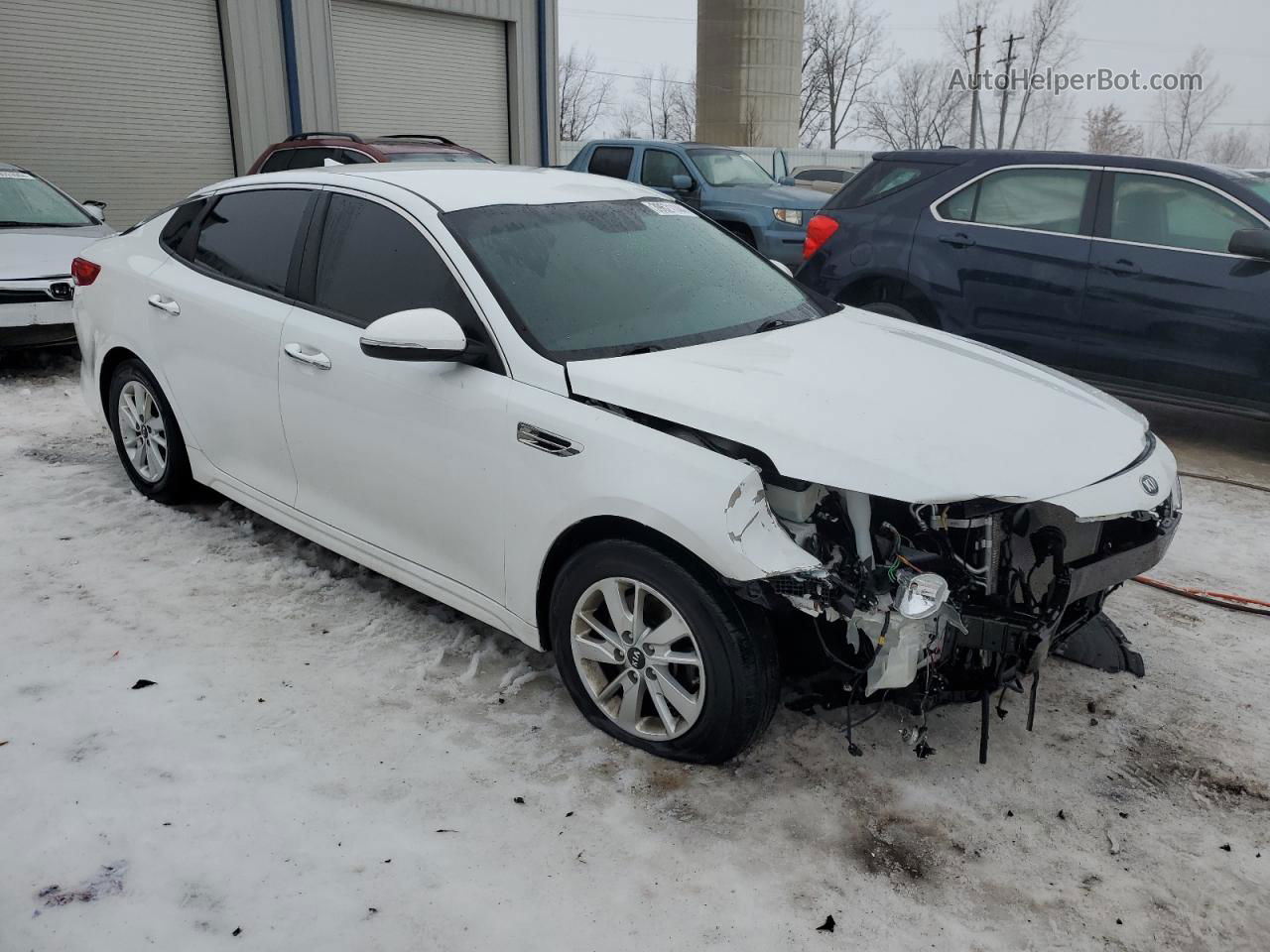 2018 Kia Optima Lx White vin: 5XXGT4L34JG247590