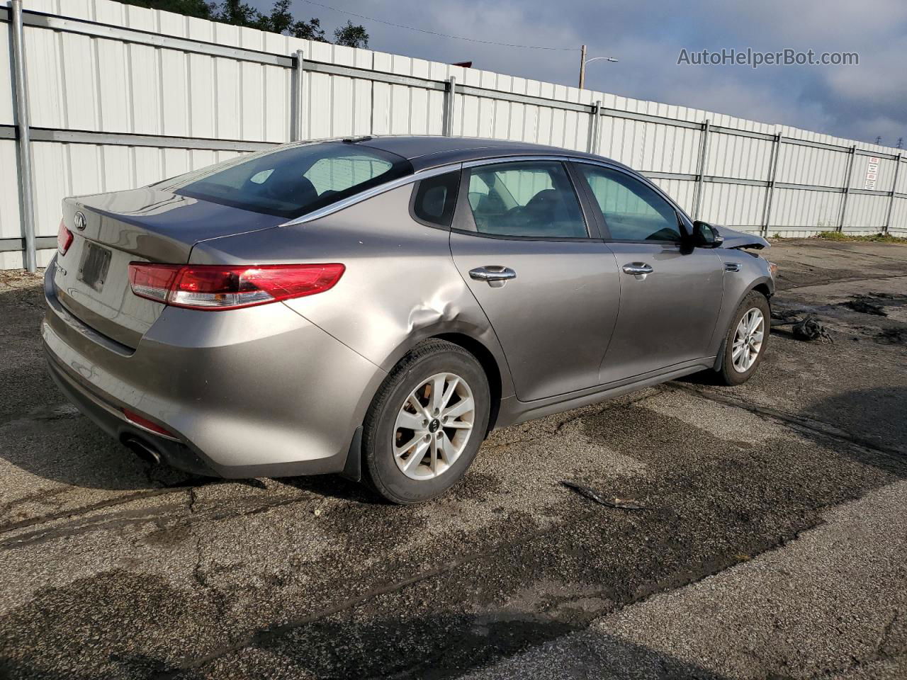 2017 Kia Optima Lx Silver vin: 5XXGT4L35HG148898